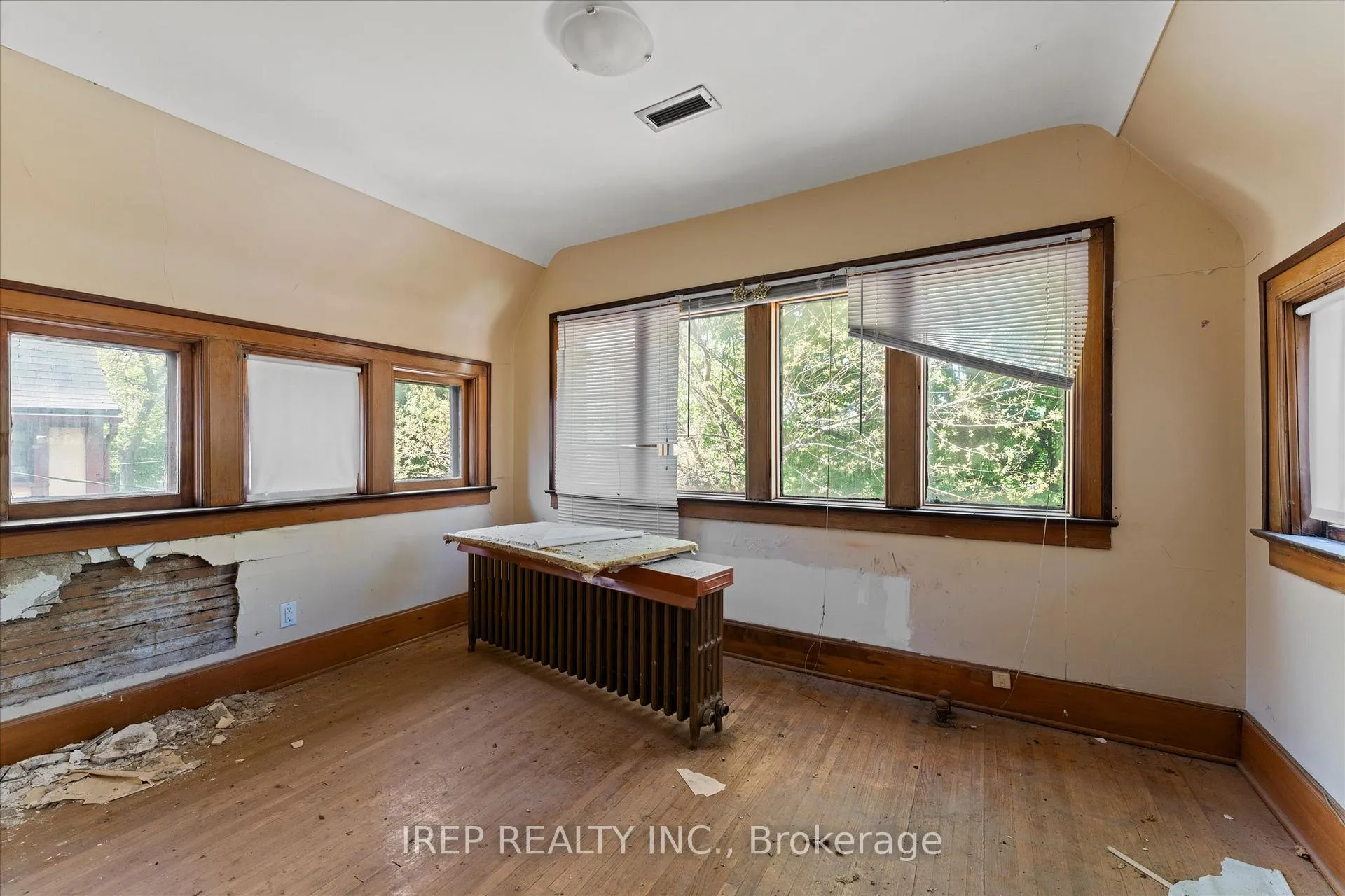 Photo 16 of 3056 Alexander Avenue, Windsor — HOMEH