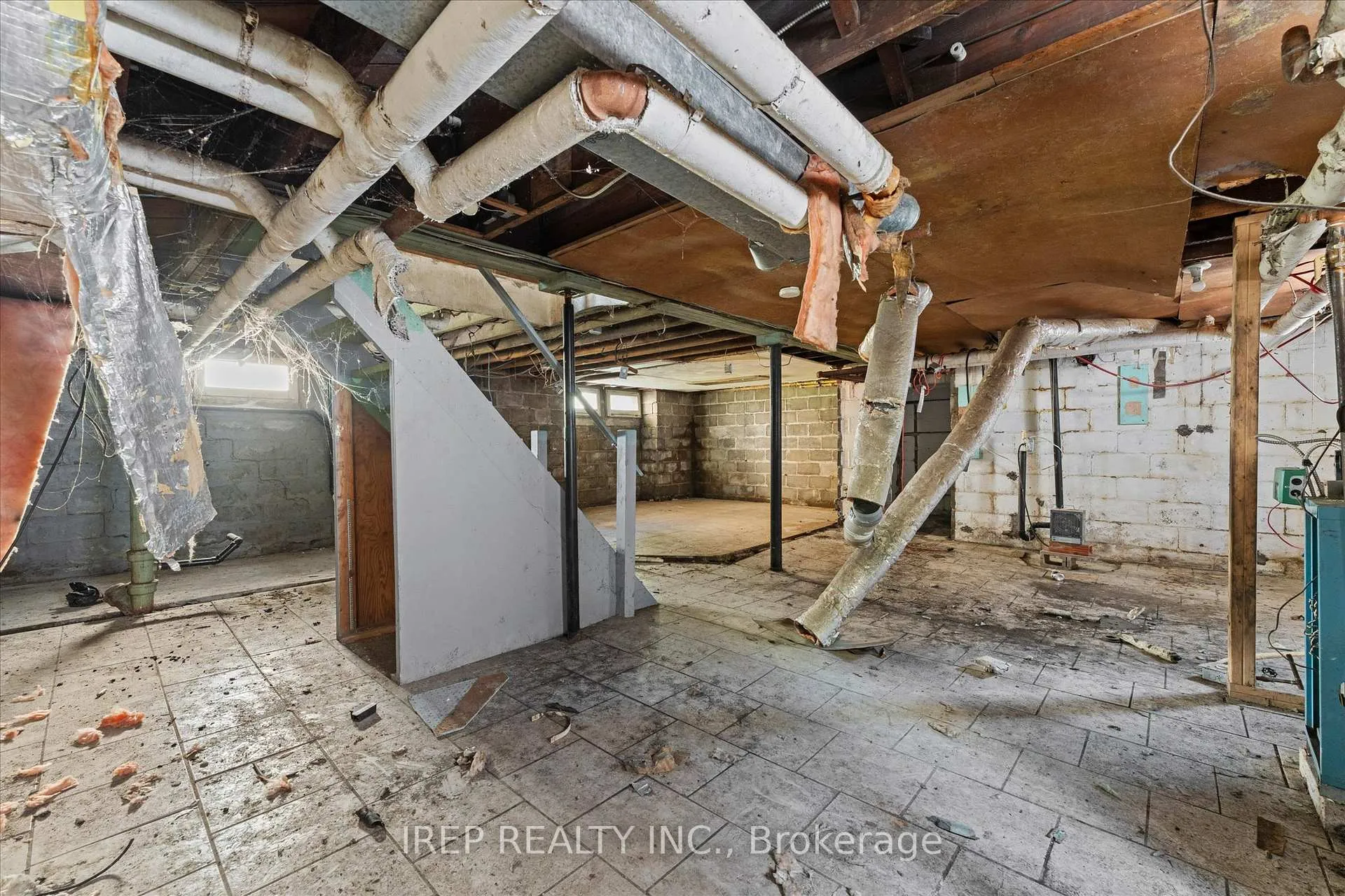 Photo 20 of 3056 Alexander Avenue, Windsor — HOMEH