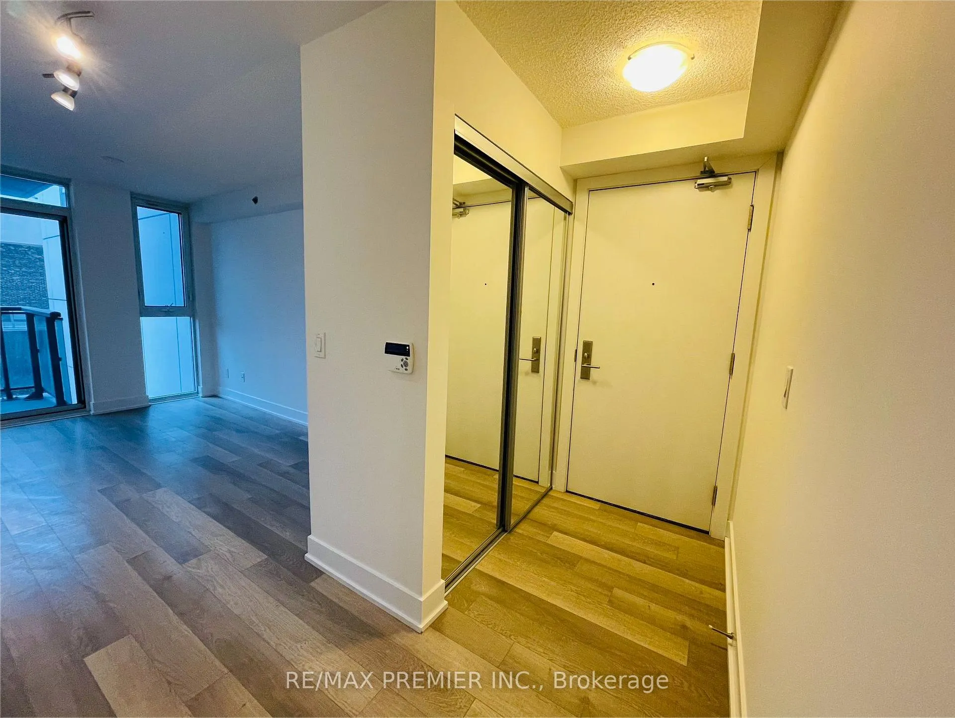 Photo 4 of Unit 708, 318 Richmond Street W, Toronto, Waterfront Communities — HOMEH