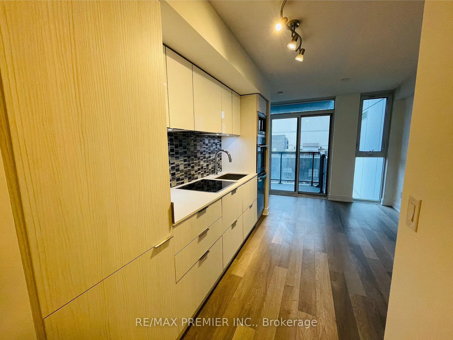 Photo 5 of Unit 708, 318 Richmond Street W, Toronto, Waterfront Communities — HOMEH