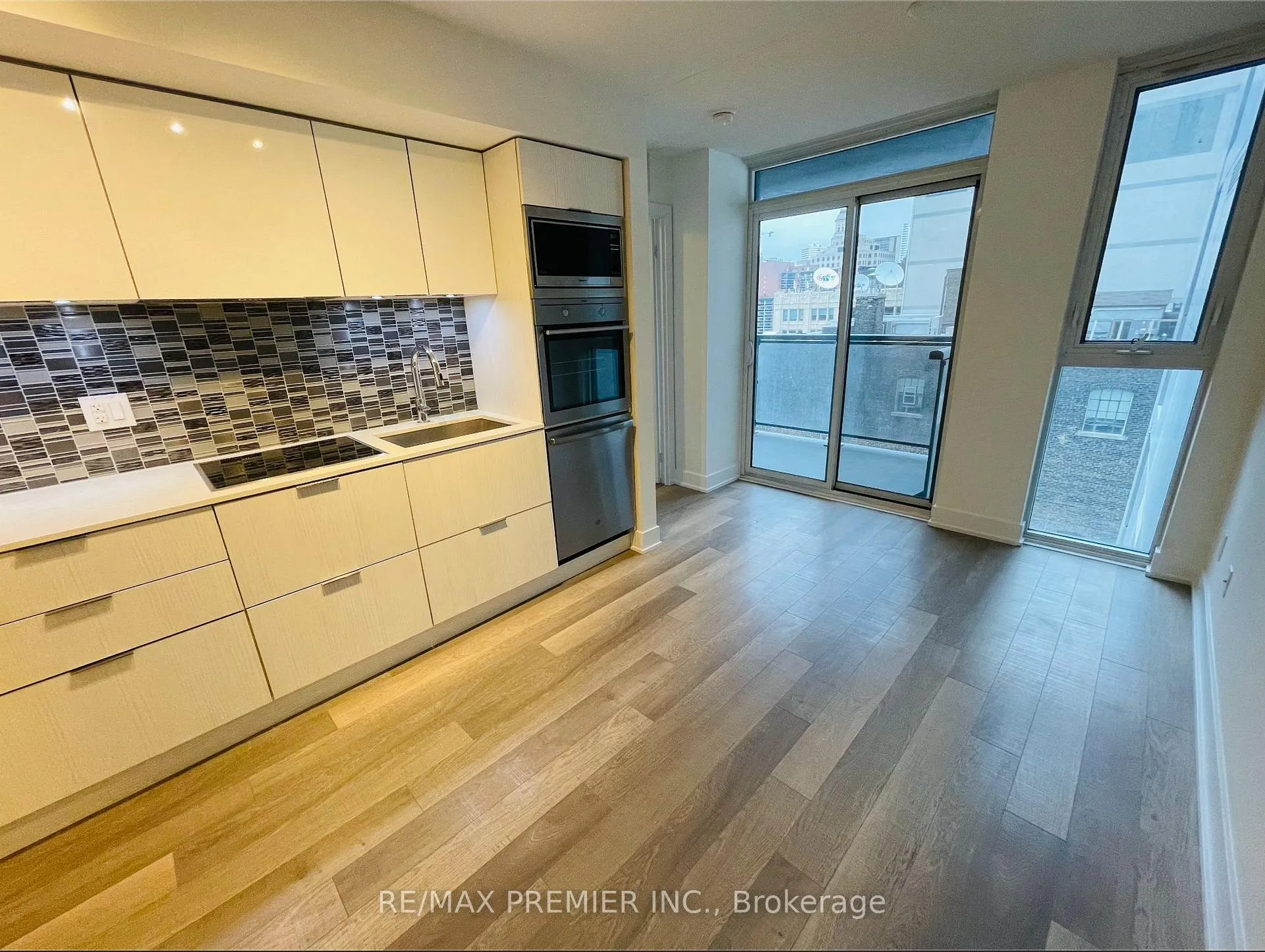 Photo 6 of Unit 708, 318 Richmond Street W, Toronto, Waterfront Communities — HOMEH