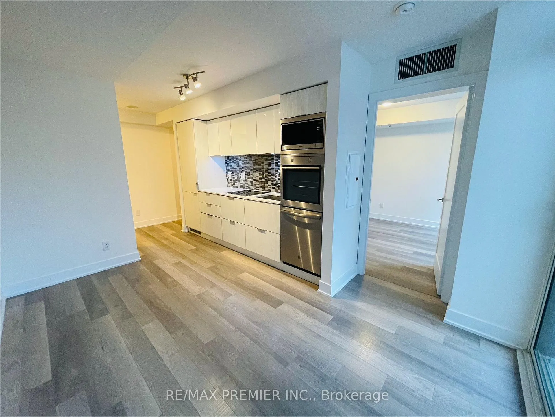 Photo 7 of Unit 708, 318 Richmond Street W, Toronto, Waterfront Communities — HOMEH