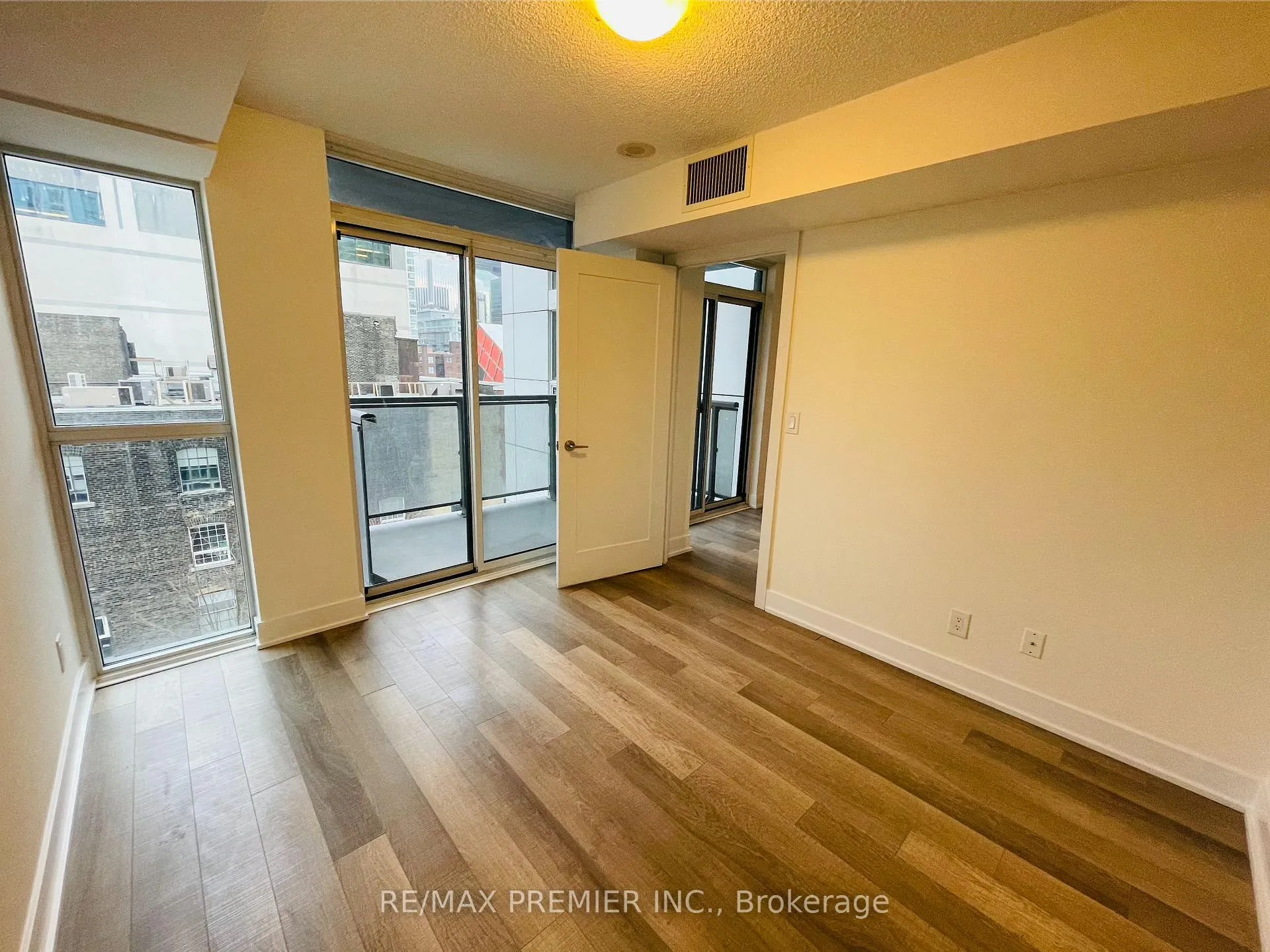 Photo 11 of Unit 708, 318 Richmond Street W, Toronto, Waterfront Communities — HOMEH