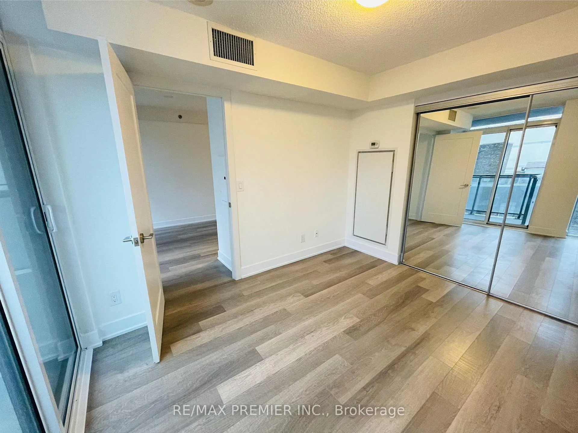 Photo 12 of Unit 708, 318 Richmond Street W, Toronto, Waterfront Communities — HOMEH