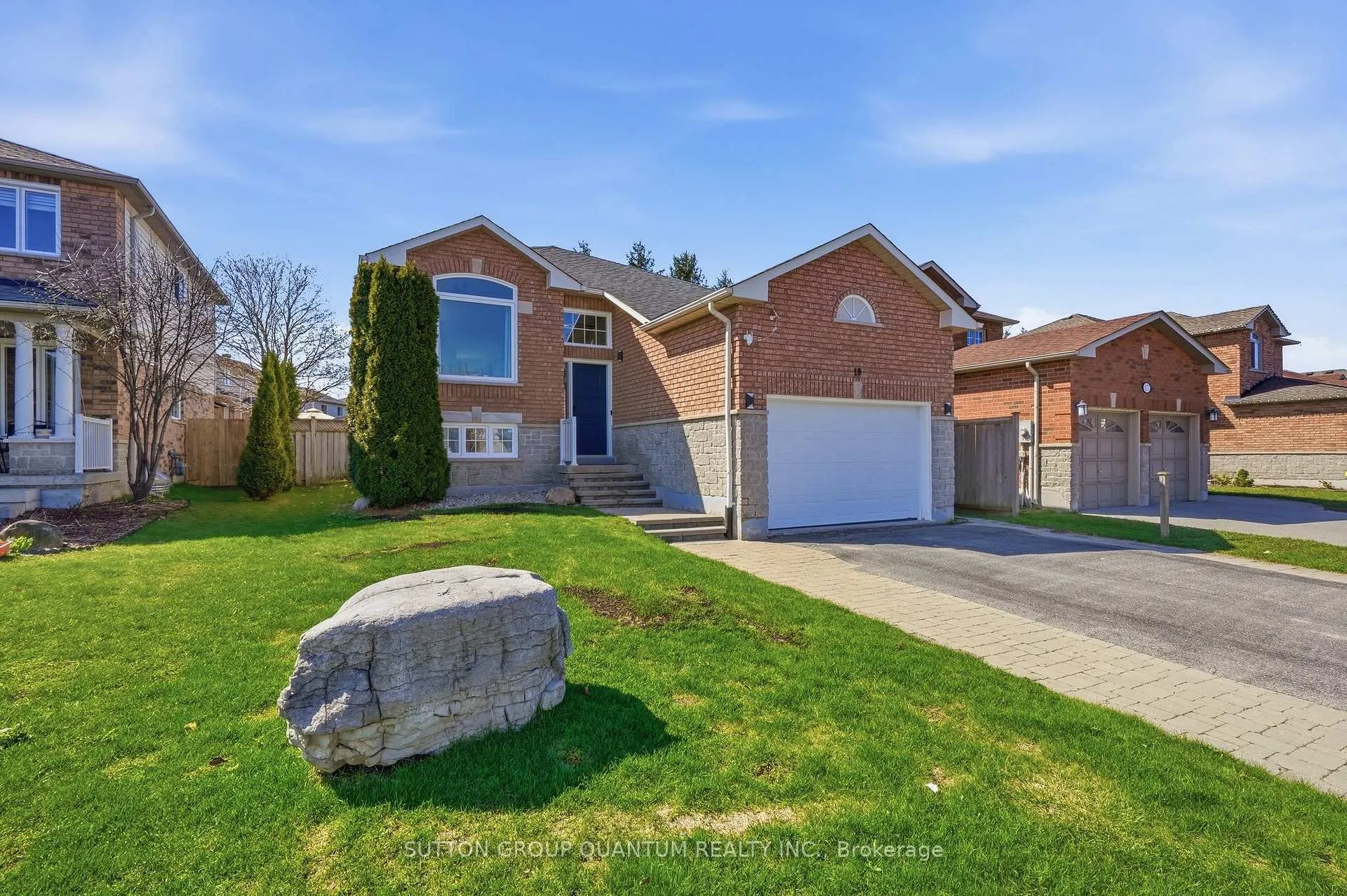 Photo 2 of 19 Leslie Avenue, Barrie, Holly — HOMEH