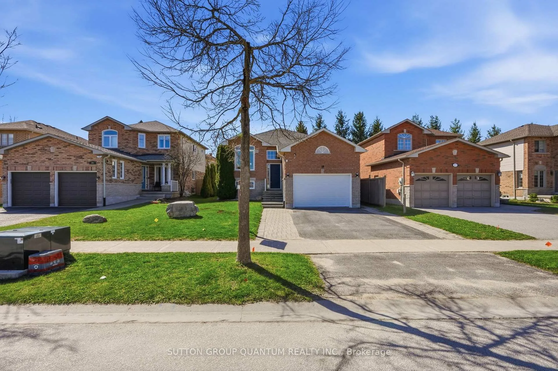 Photo 3 of 19 Leslie Avenue, Barrie, Holly — HOMEH
