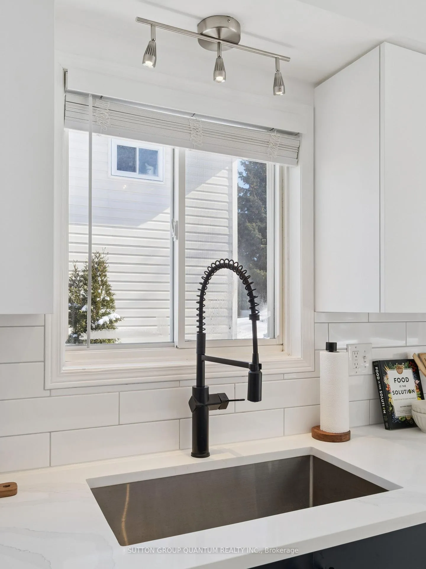Photo 13 of 19 Leslie Avenue, Barrie, Holly — HOMEH