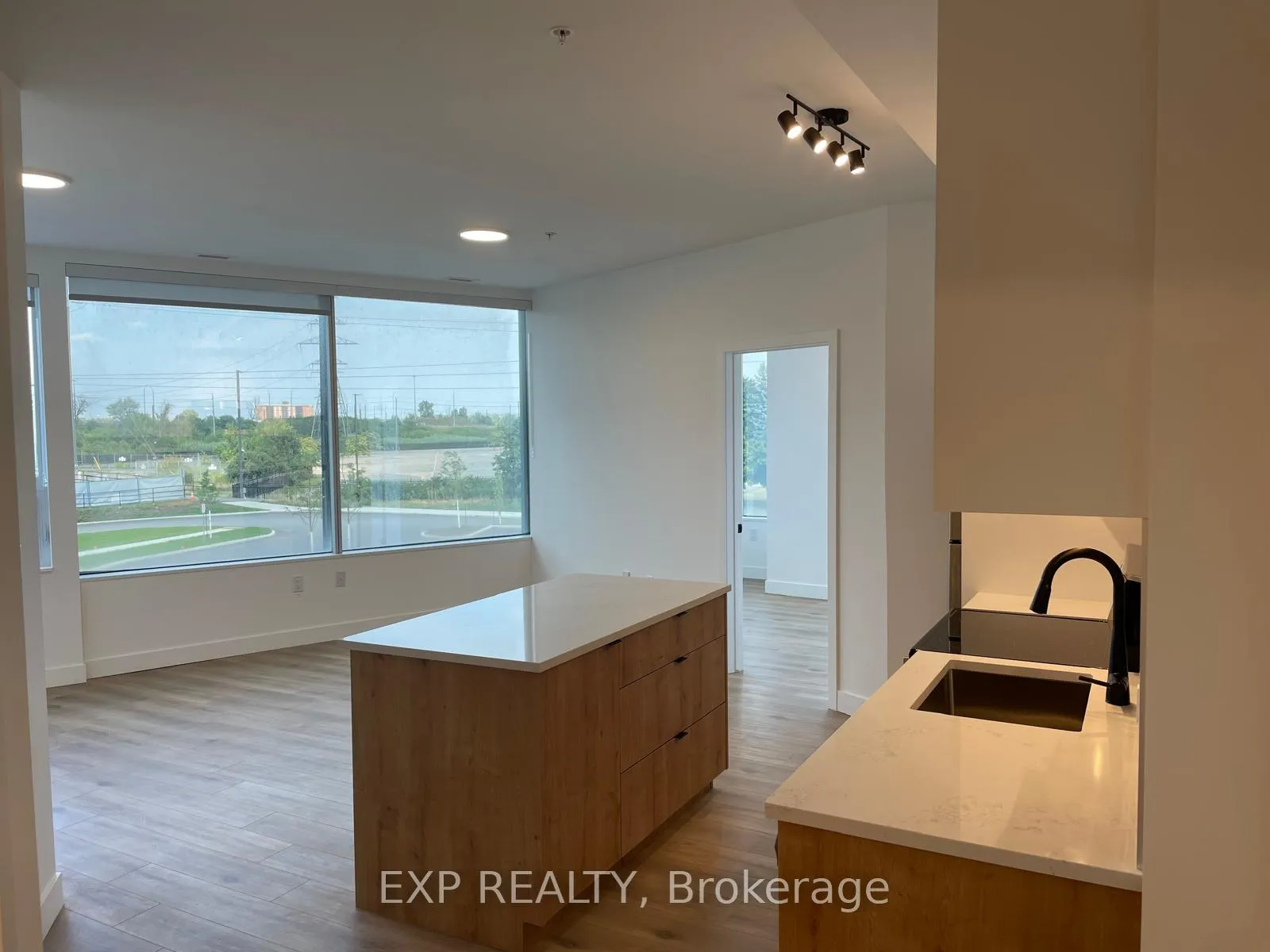 Photo 5 of Unit 612, 1600 James Naismith Drive, Ottawa, Pineview — HOMEH