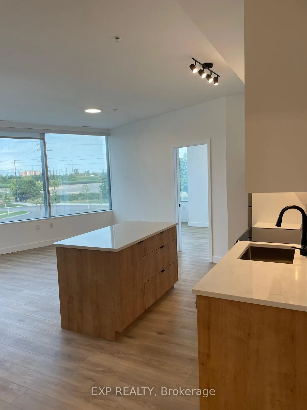 Photo 6 of Unit 612, 1600 James Naismith Drive, Ottawa, Pineview — HOMEH