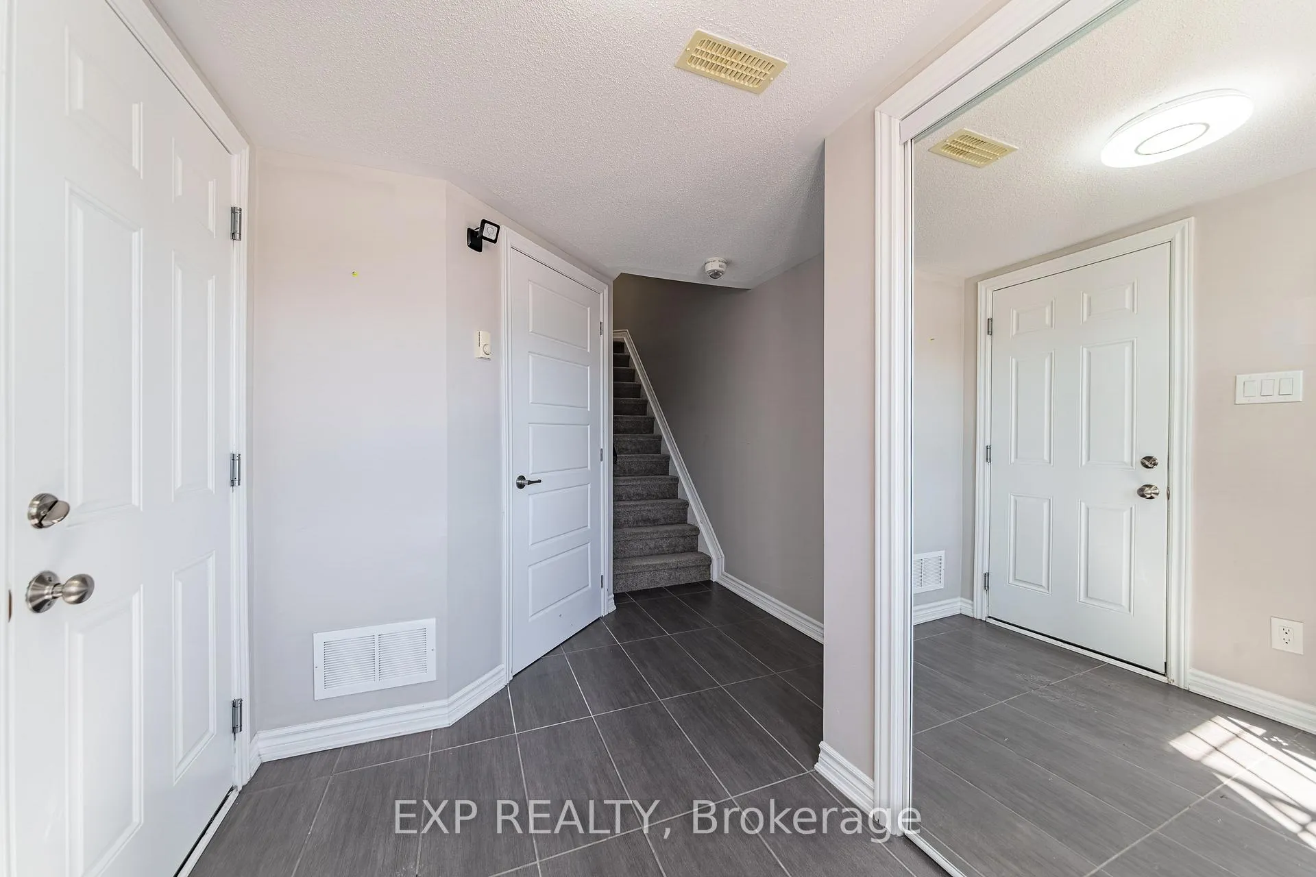 Photo 3 of 523 Ensatina Crescent, Ottawa, Barrhaven - Half Moon Bay — HOMEH