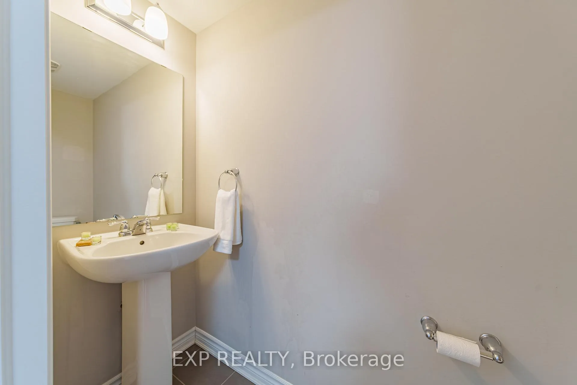 Photo 4 of 523 Ensatina Crescent, Ottawa, Barrhaven - Half Moon Bay — HOMEH