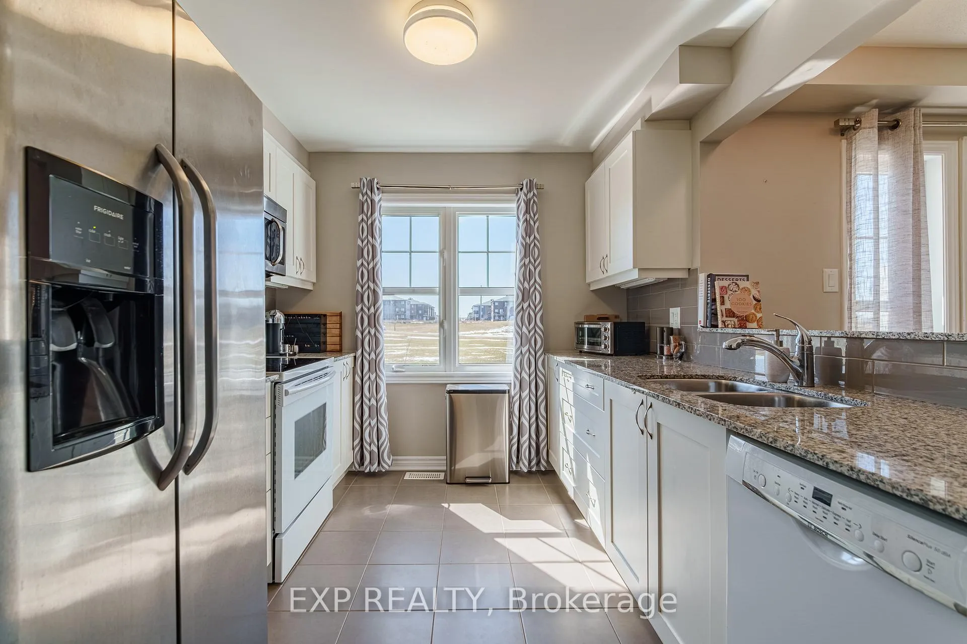 Photo 13 of 523 Ensatina Crescent, Ottawa, Barrhaven - Half Moon Bay — HOMEH