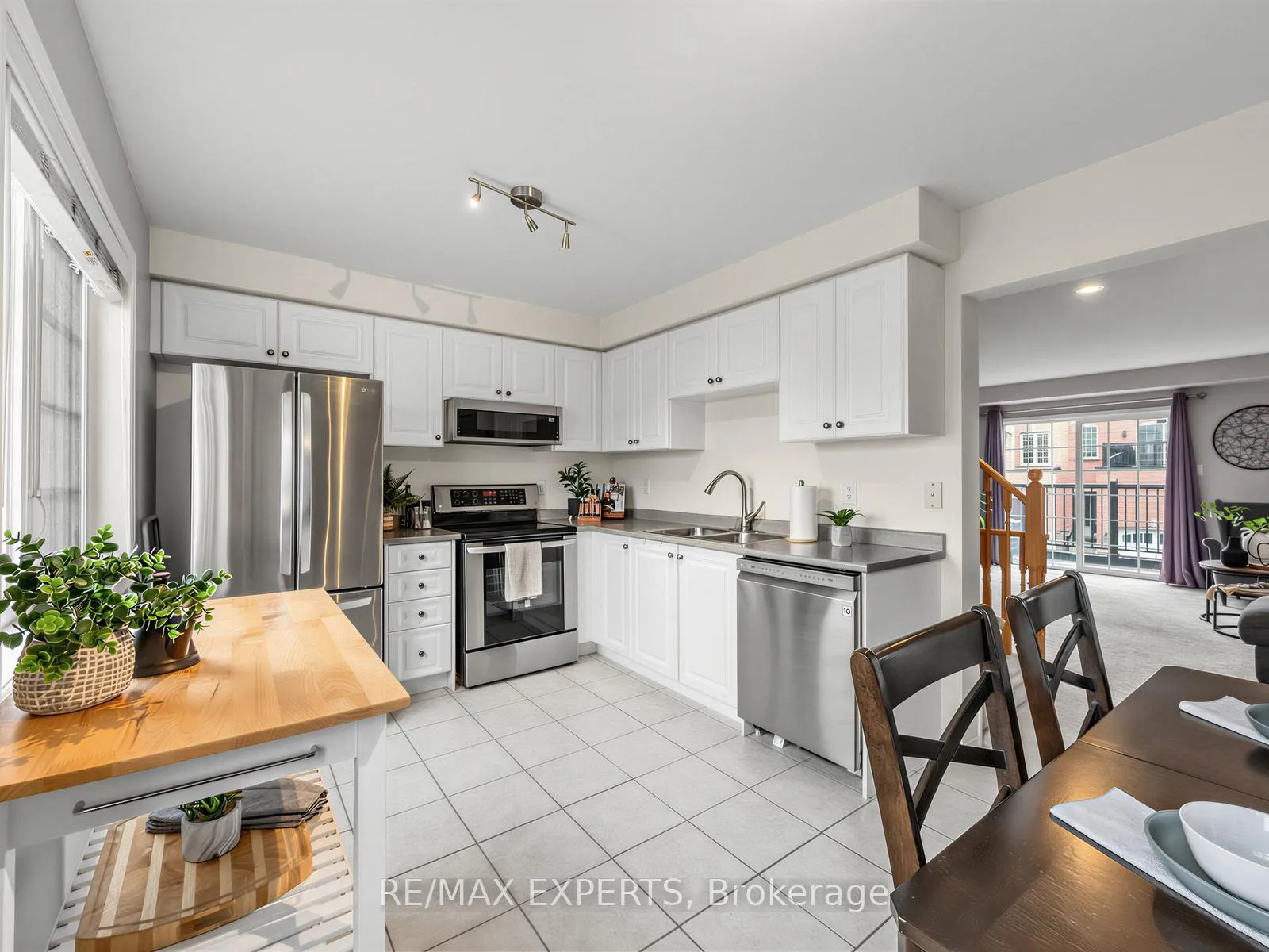 Photo 9 of 125 Devineridge Avenue, Ajax, Northeast Ajax — HOMEH