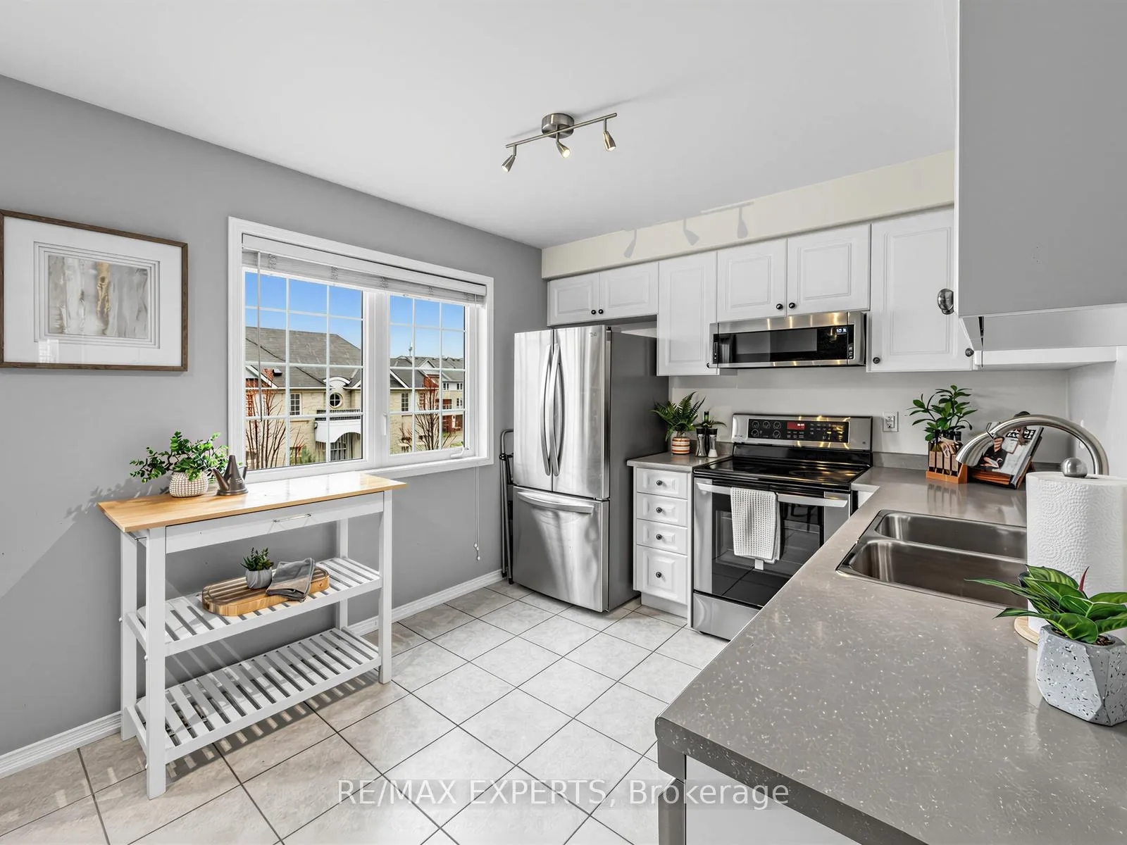 Photo 12 of 125 Devineridge Avenue, Ajax, Northeast Ajax — HOMEH