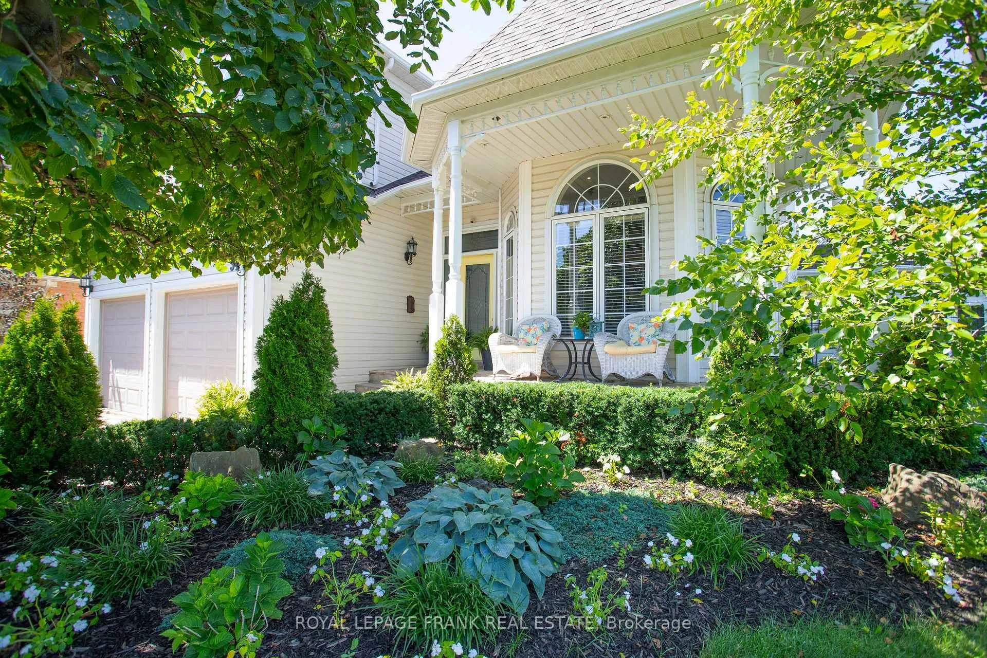 Photo 2 of 54 Selkirk Drive, Whitby, Brooklin — HOMEH