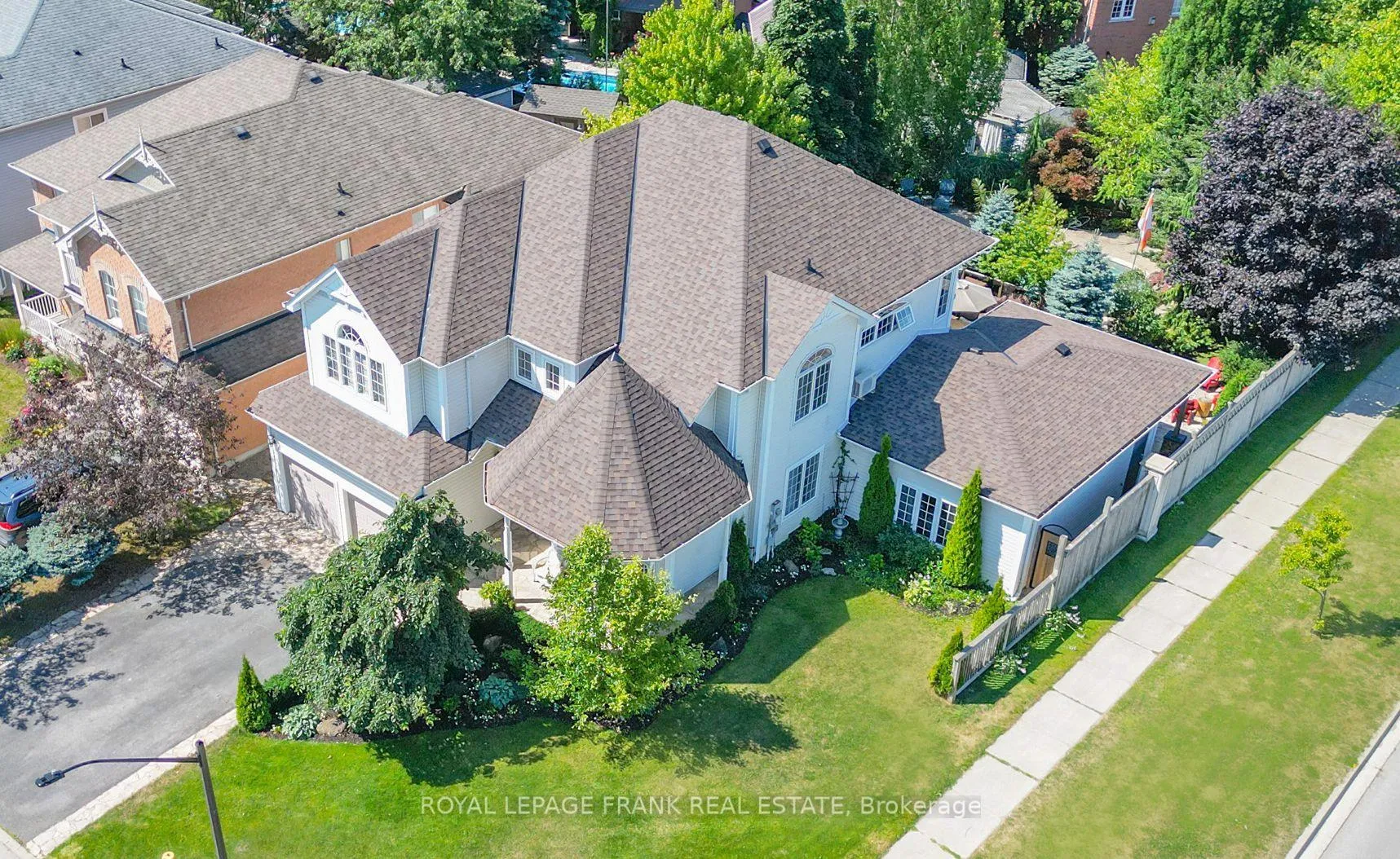 Photo 4 of 54 Selkirk Drive, Whitby, Brooklin — HOMEH
