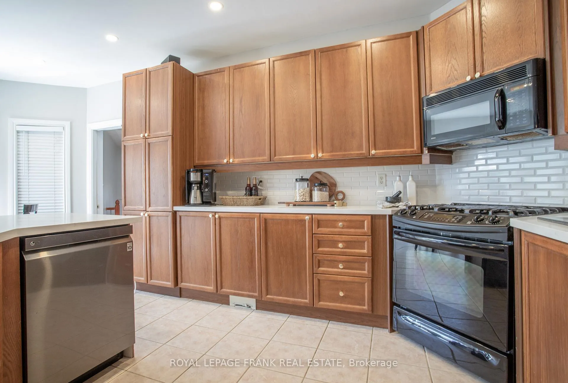 Photo 11 of 54 Selkirk Drive, Whitby, Brooklin — HOMEH