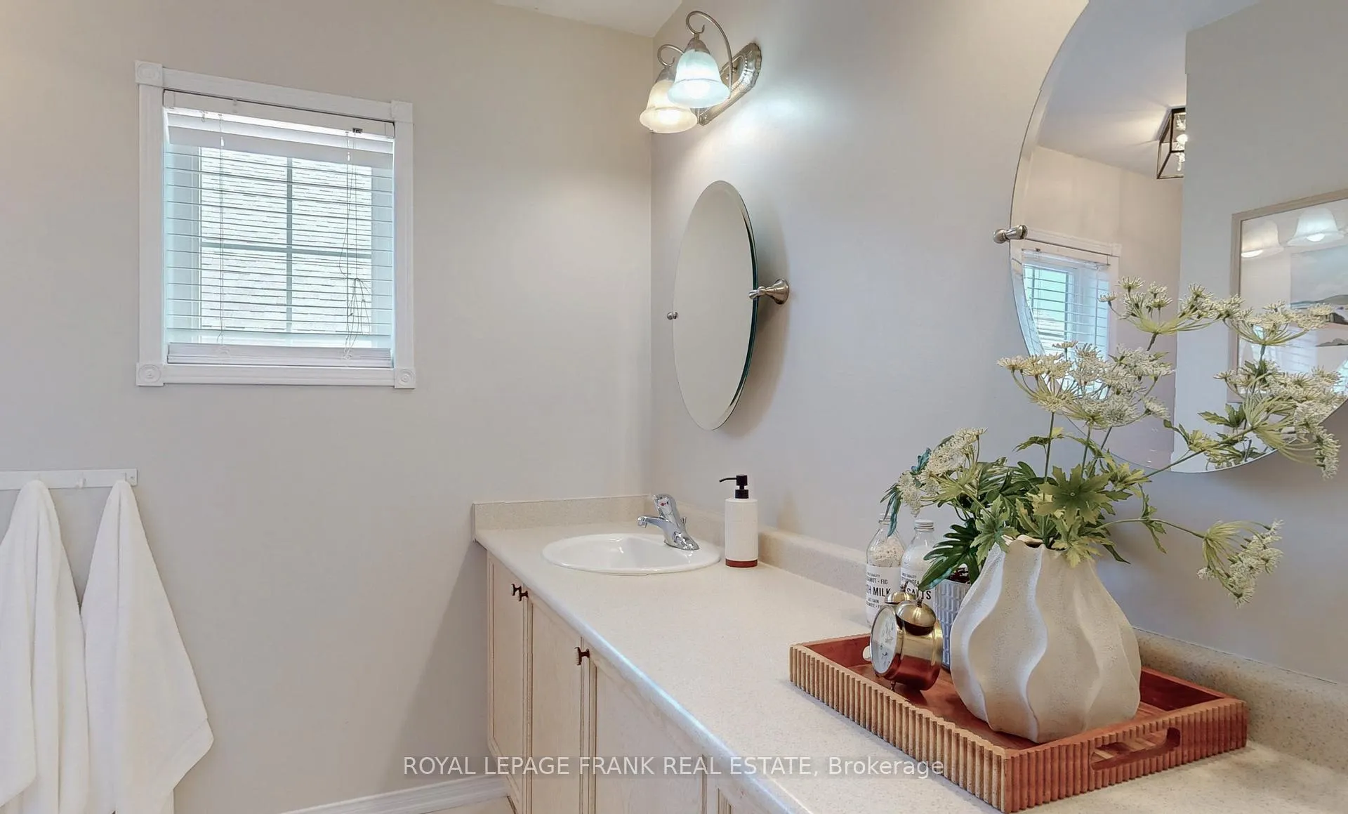 Photo 18 of 54 Selkirk Drive, Whitby, Brooklin — HOMEH