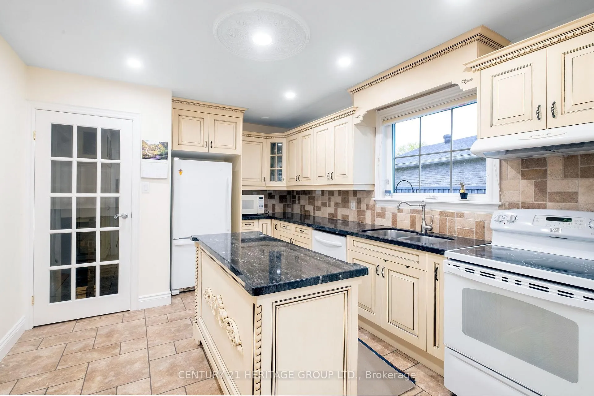 Photo 8 of 31 Mccague Crescent, New Tecumseth, Alliston — HOMEH