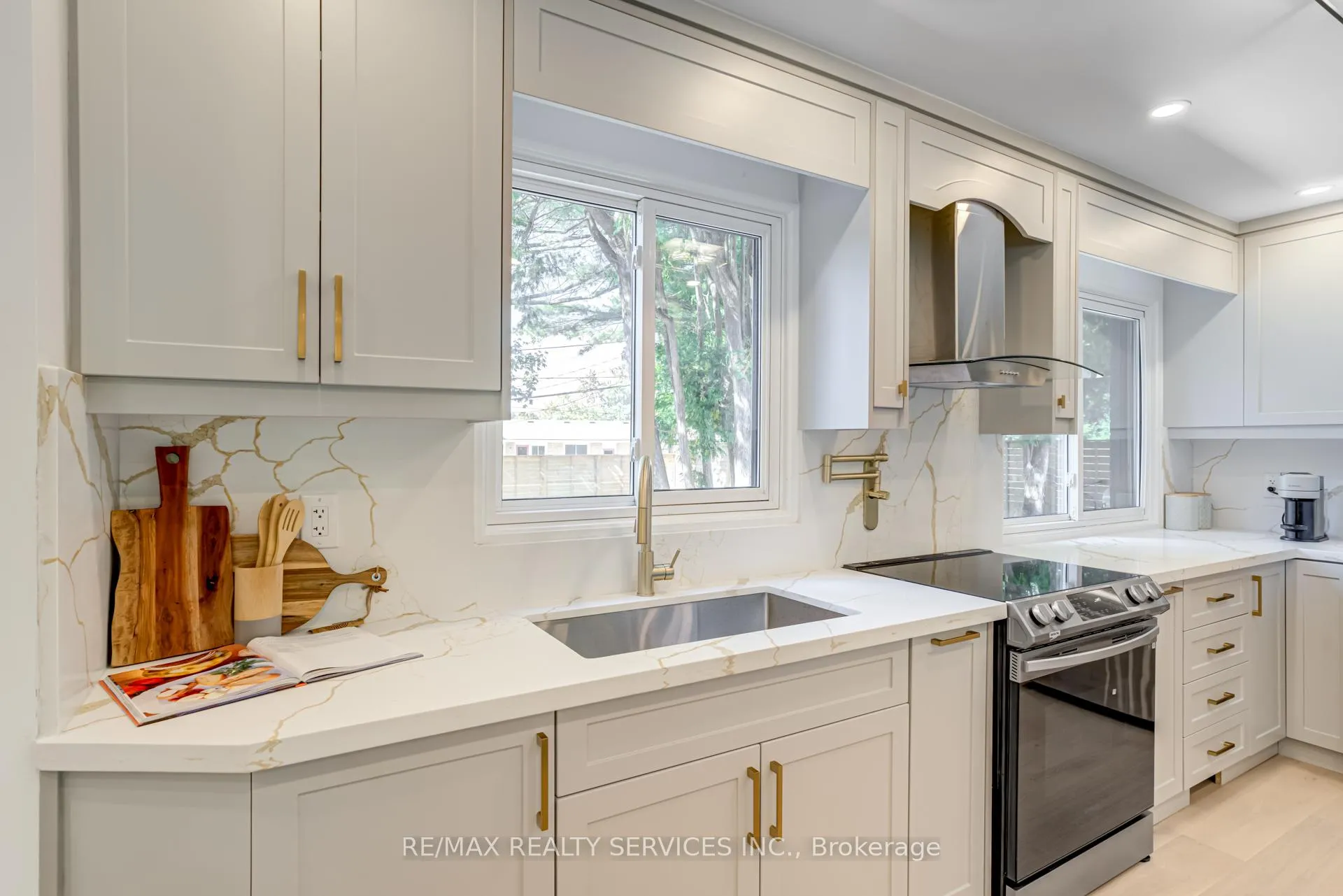 Photo 14 of 5133 Cherryhill Cres, Burlington, Appleby — HOMEH