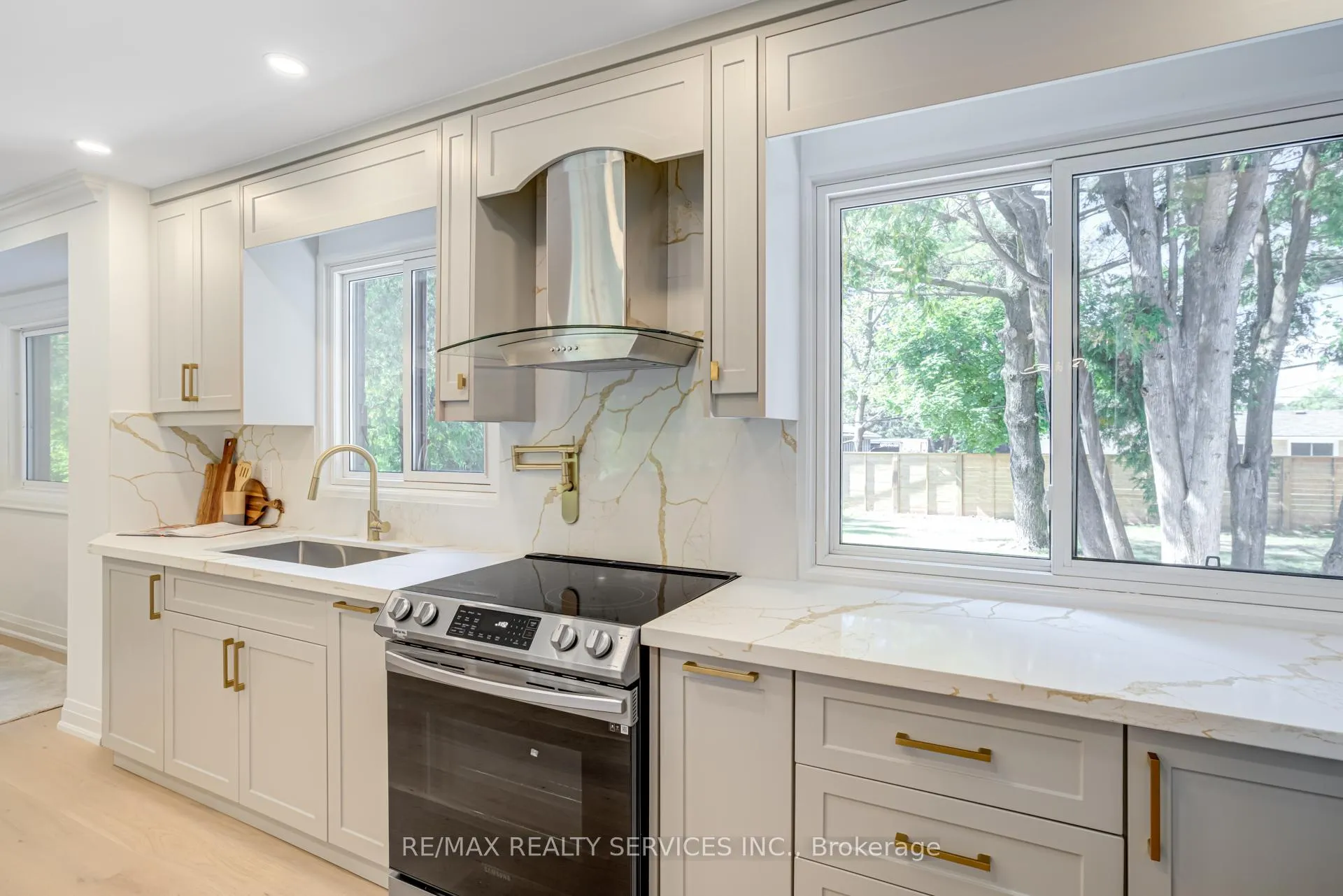 Photo 15 of 5133 Cherryhill Cres, Burlington, Appleby — HOMEH