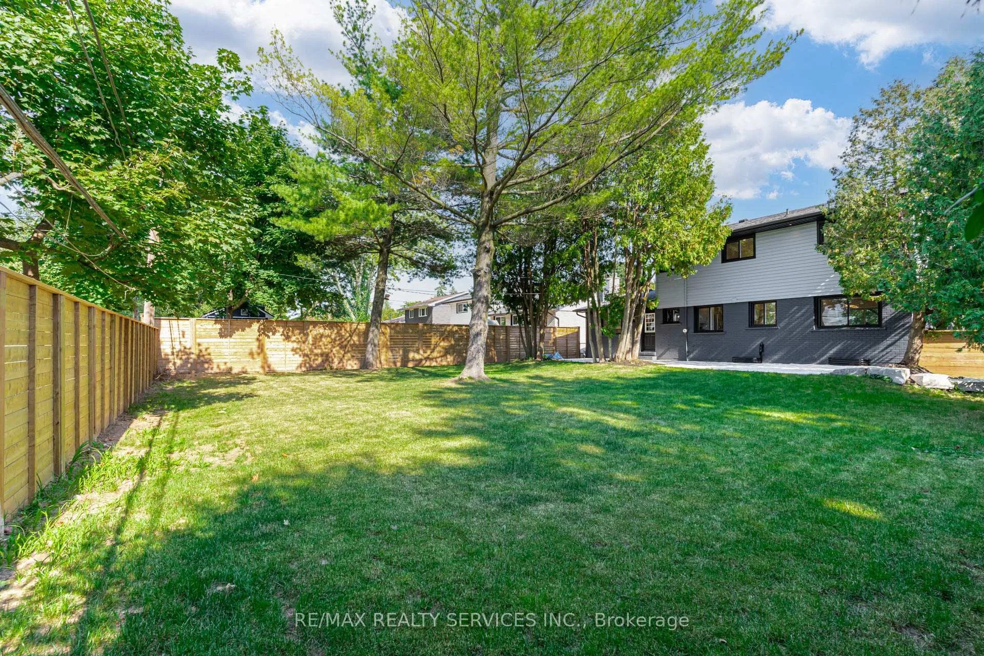 Photo 37 of 5133 Cherryhill Cres, Burlington, Appleby — HOMEH