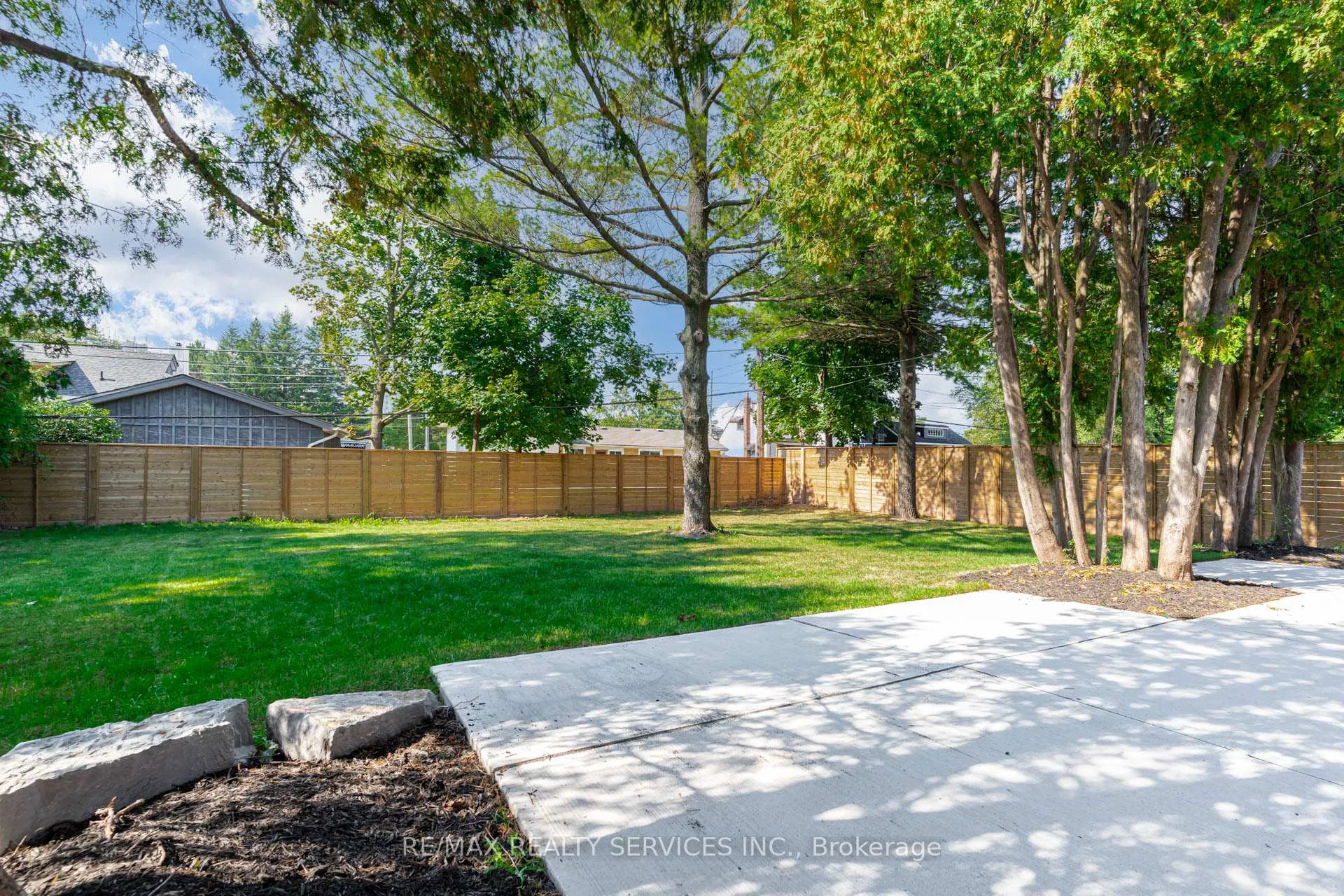 Photo 38 of 5133 Cherryhill Cres, Burlington, Appleby — HOMEH