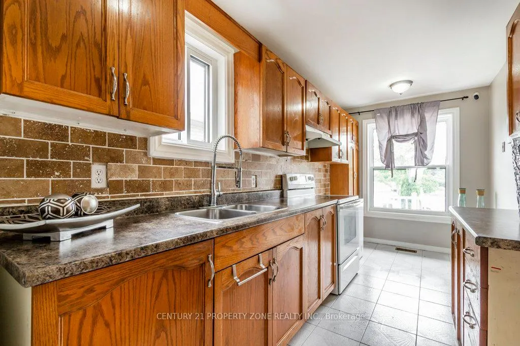 Photo 5 of 38 Rauch Court, Kitchener — HOMEH