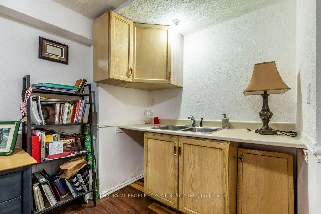 Photo 16 of 38 Rauch Court, Kitchener — HOMEH