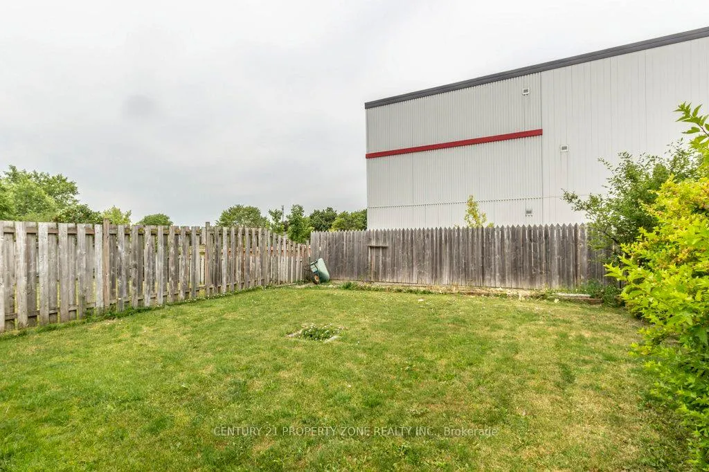 Photo 18 of 38 Rauch Court, Kitchener — HOMEH