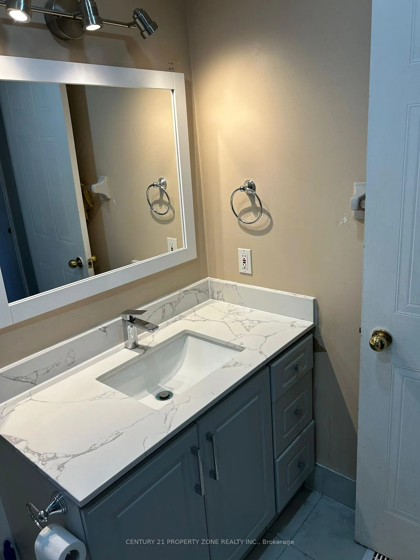 Photo 24 of 38 Rauch Court, Kitchener — HOMEH