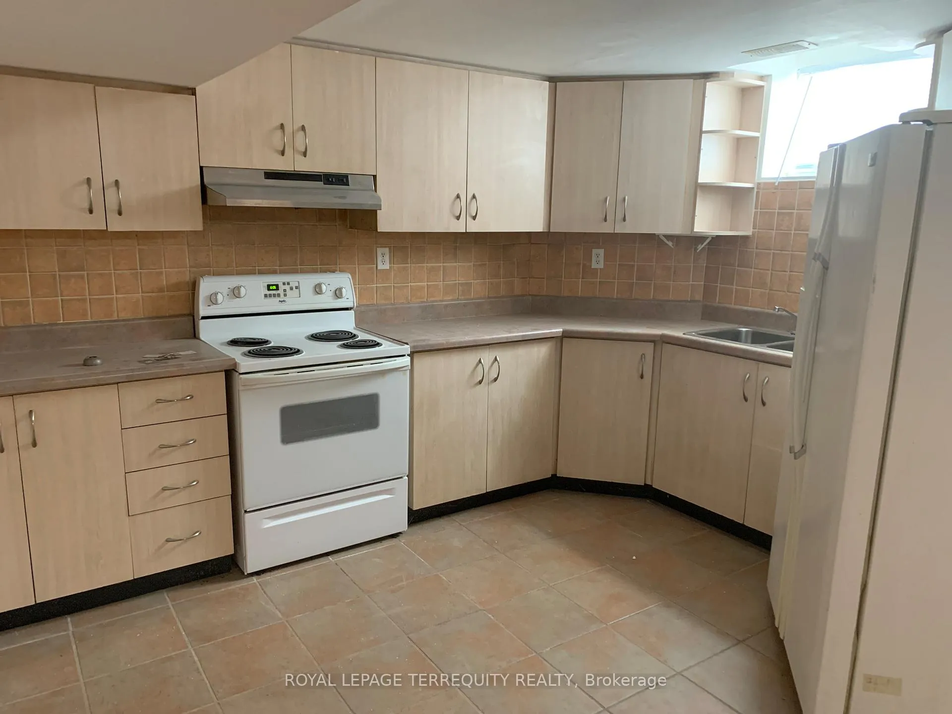 Photo 6 of Unit Bsmt, 12 Balmy Way, Brampton, Vales of Castlemore — HOMEH