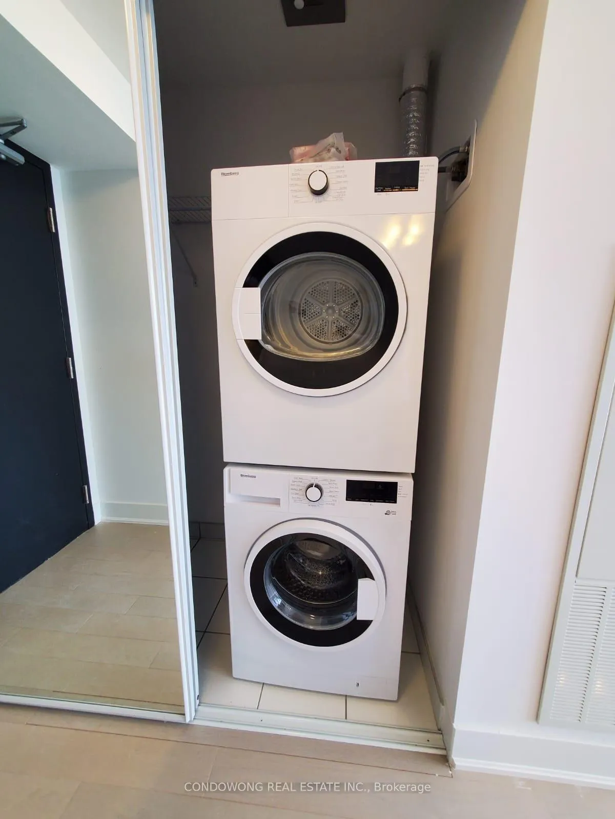 Photo 5 of Unit 3804, 955 Bay Street, Toronto, Bay Street Corridor — HOMEH