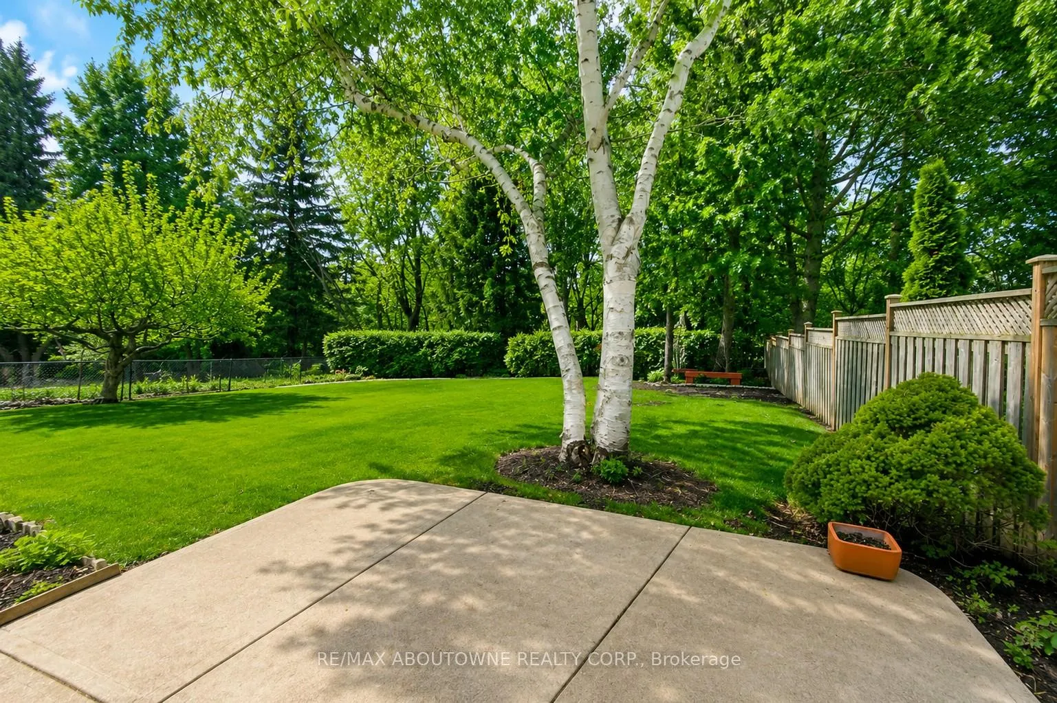 Photo 2 of 440 Parkridge Crescent, Oakville, Glen Abbey — HOMEH
