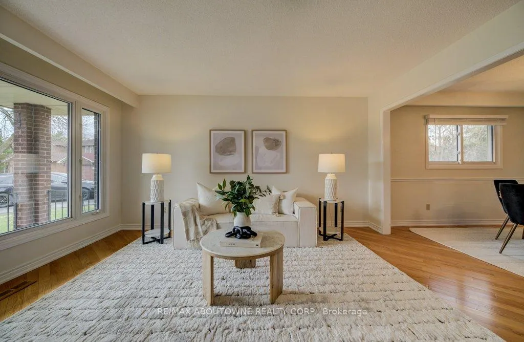Photo 3 of 440 Parkridge Crescent, Oakville, Glen Abbey — HOMEH