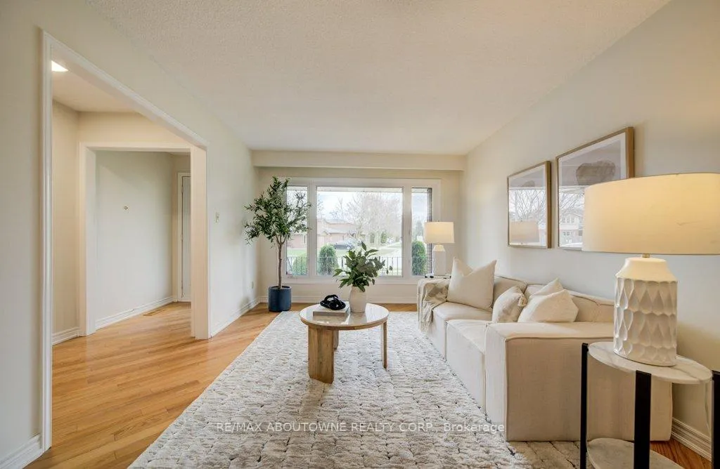 Photo 4 of 440 Parkridge Crescent, Oakville, Glen Abbey — HOMEH