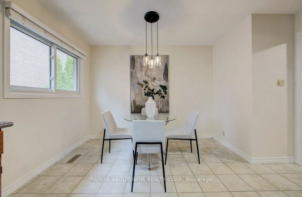Photo 6 of 440 Parkridge Crescent, Oakville, Glen Abbey — HOMEH