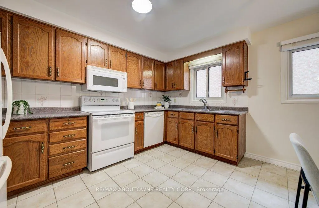 Photo 10 of 440 Parkridge Crescent, Oakville, Glen Abbey — HOMEH