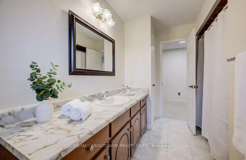 Photo 13 of 440 Parkridge Crescent, Oakville, Glen Abbey — HOMEH
