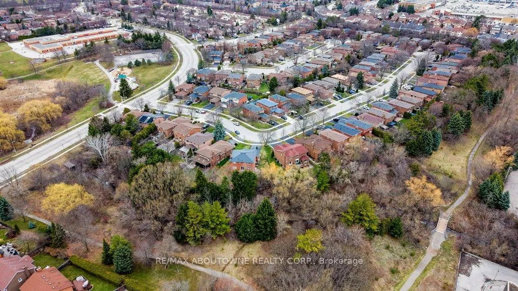 Photo 32 of 440 Parkridge Crescent, Oakville, Glen Abbey — HOMEH