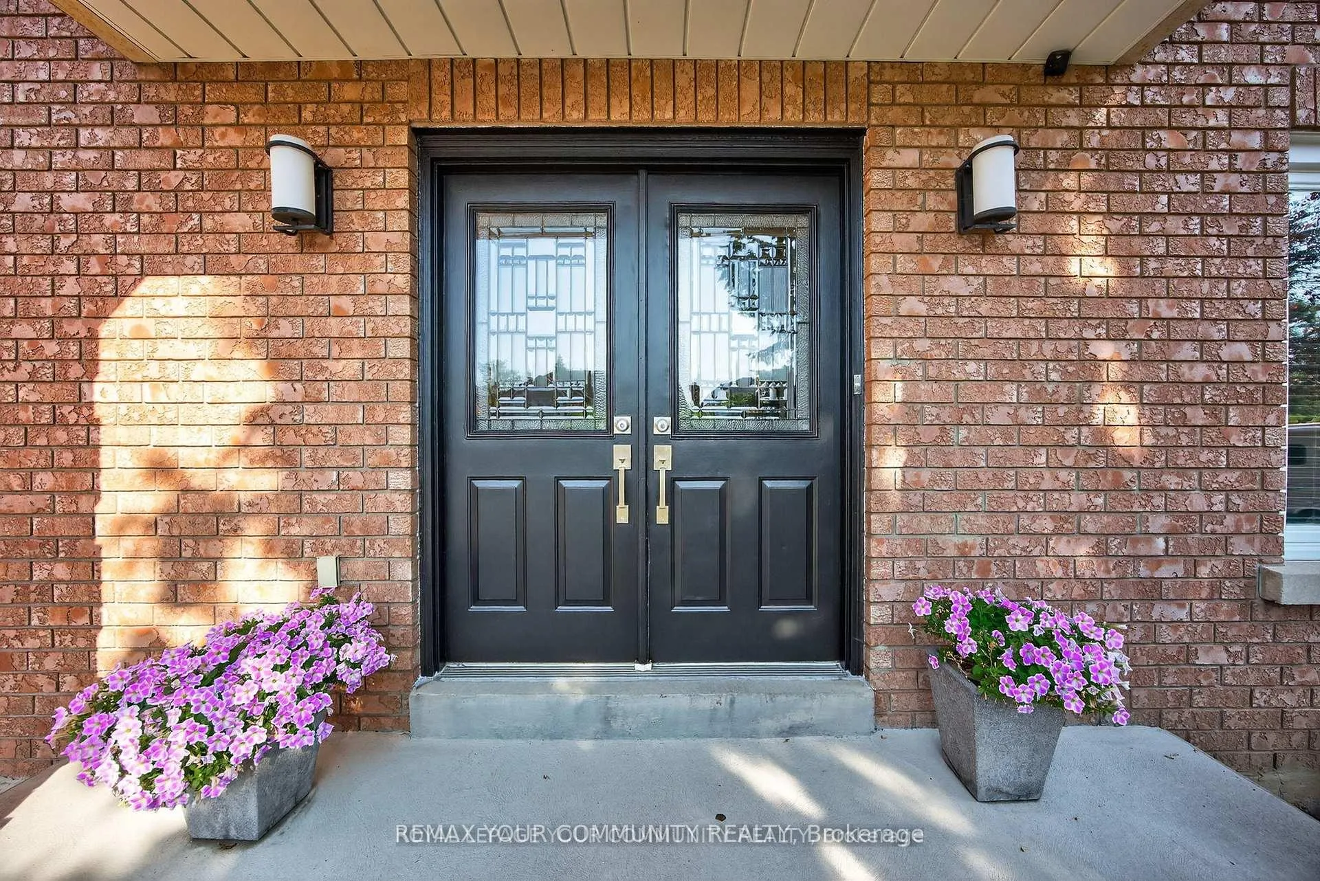 Photo 3 of 684 Exceller Circle, Newmarket, Stonehaven-Wyndham — HOMEH