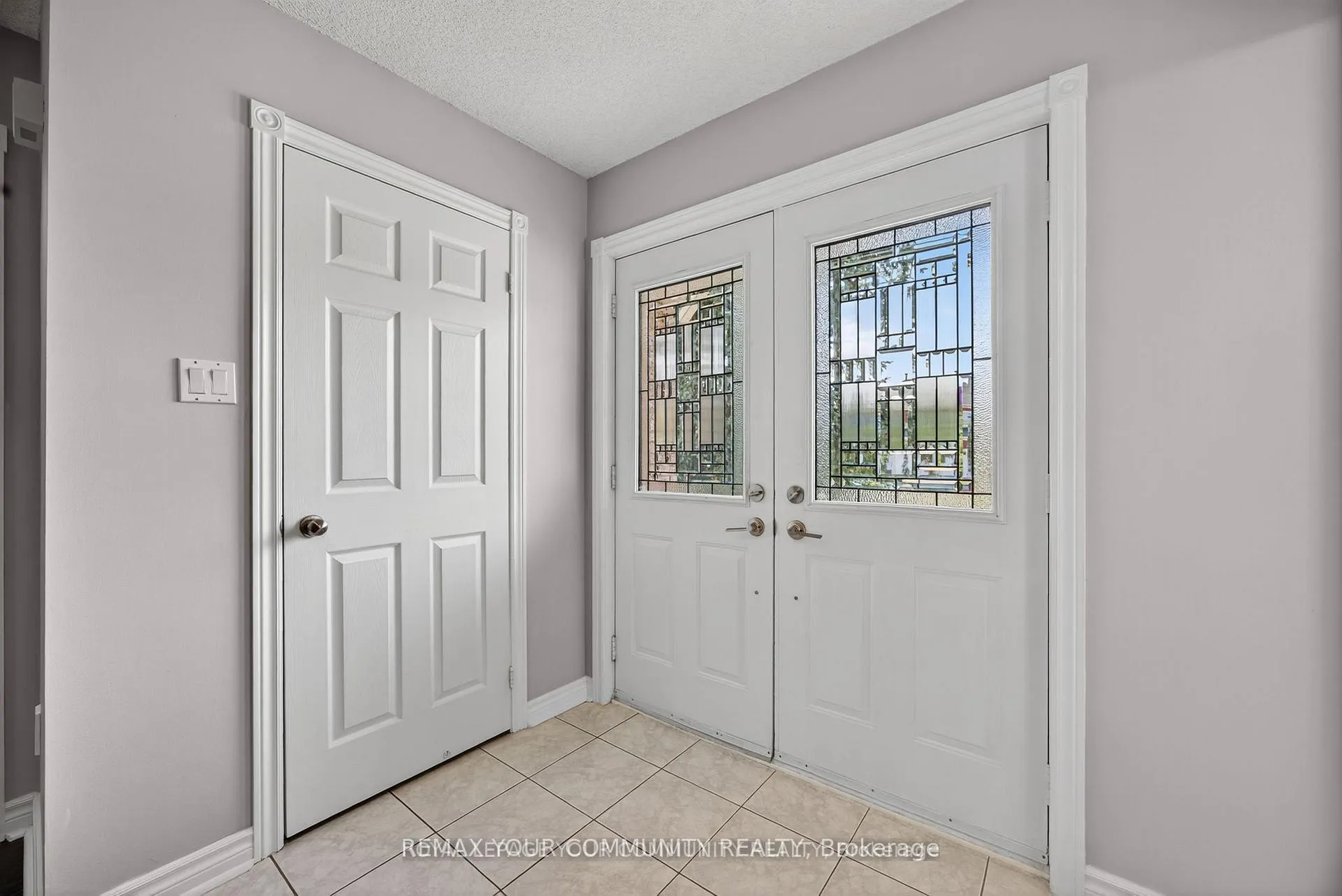 Photo 4 of 684 Exceller Circle, Newmarket, Stonehaven-Wyndham — HOMEH