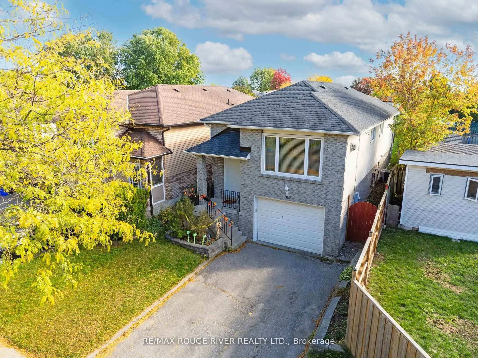 Front of Unit Lower, 102 Turnberry Crescent