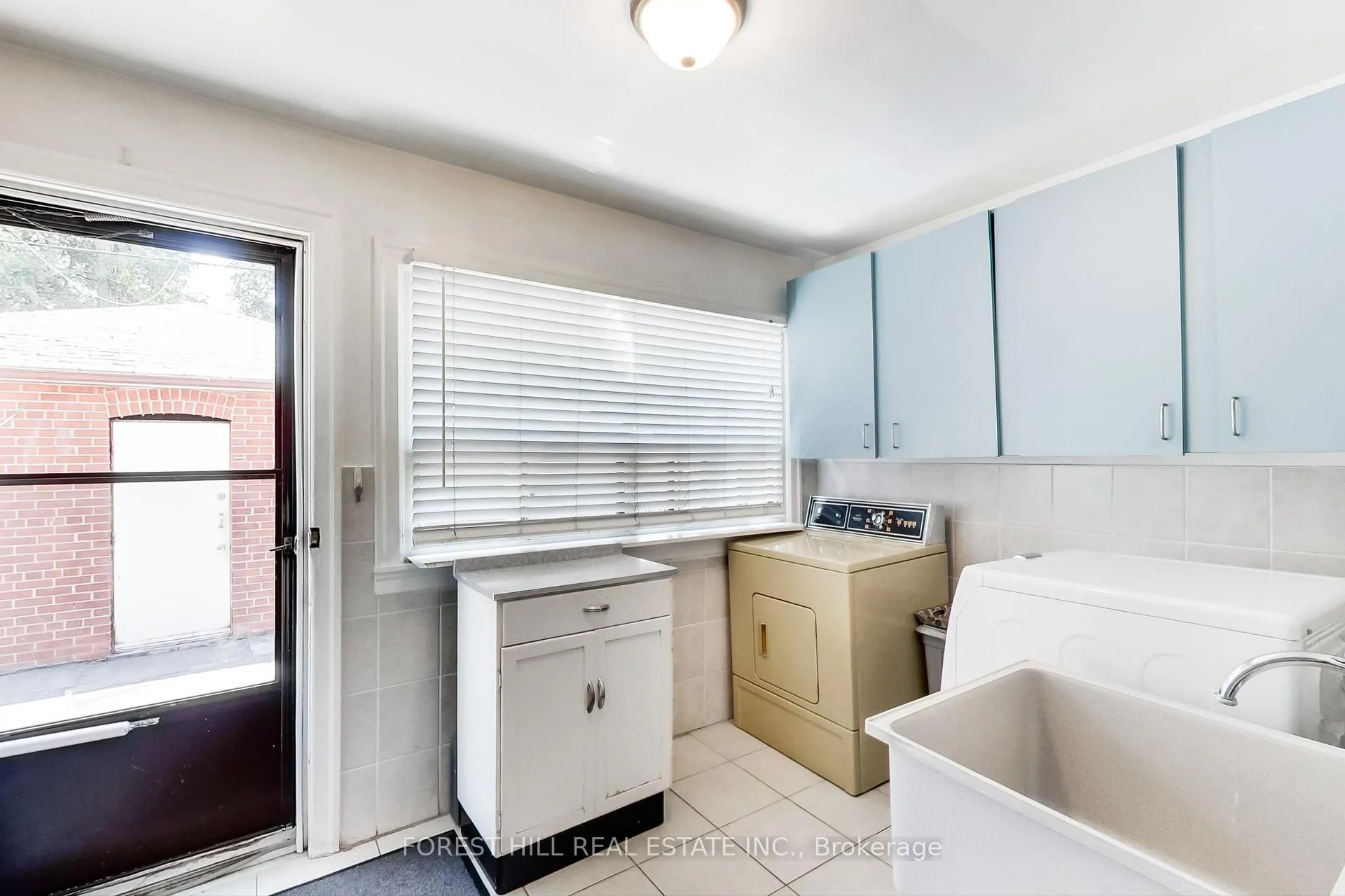 Photo 12 of 23 Lansdowne Avenue, Toronto, Roncesvalles — HOMEH