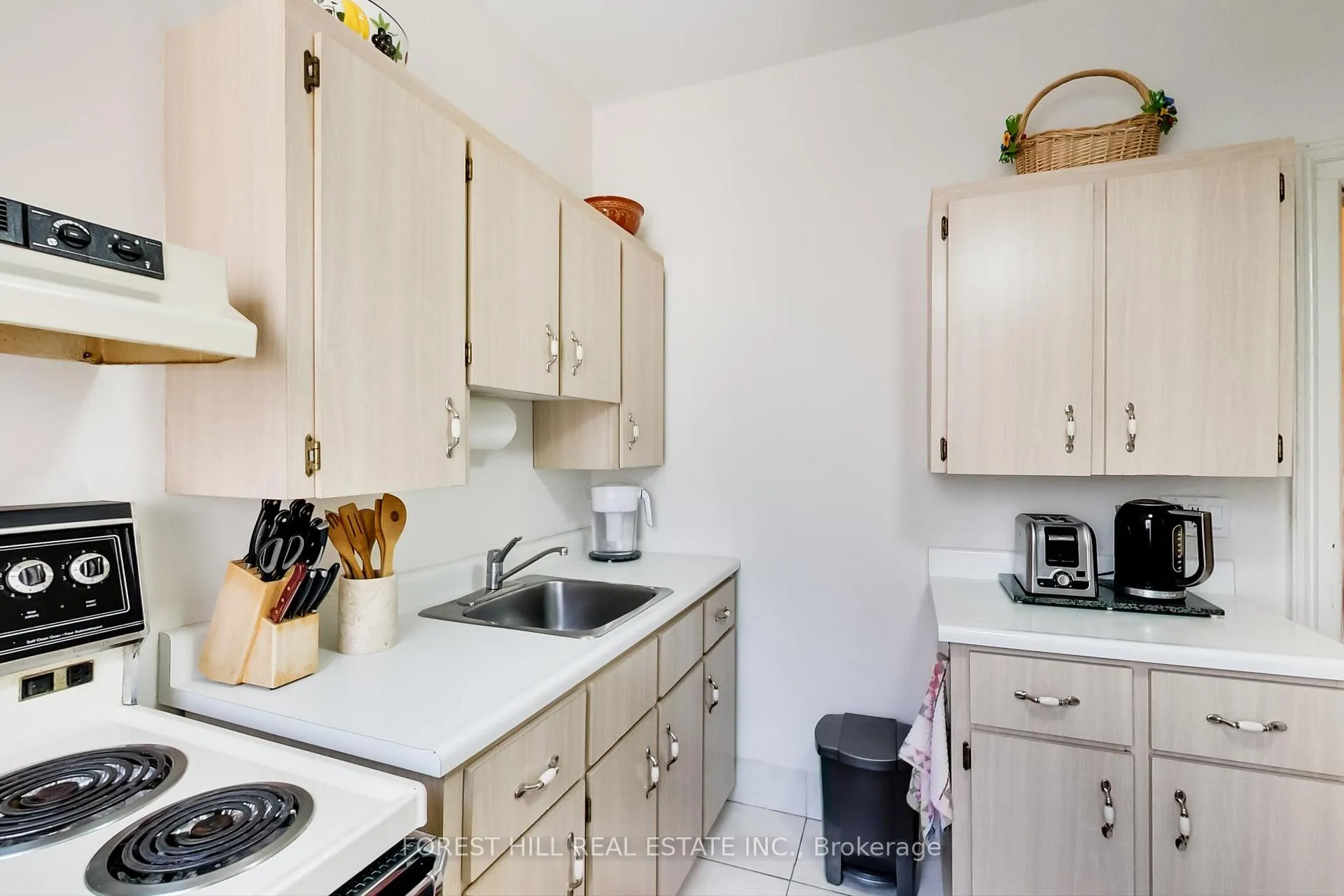 Photo 15 of 23 Lansdowne Avenue, Toronto, Roncesvalles — HOMEH