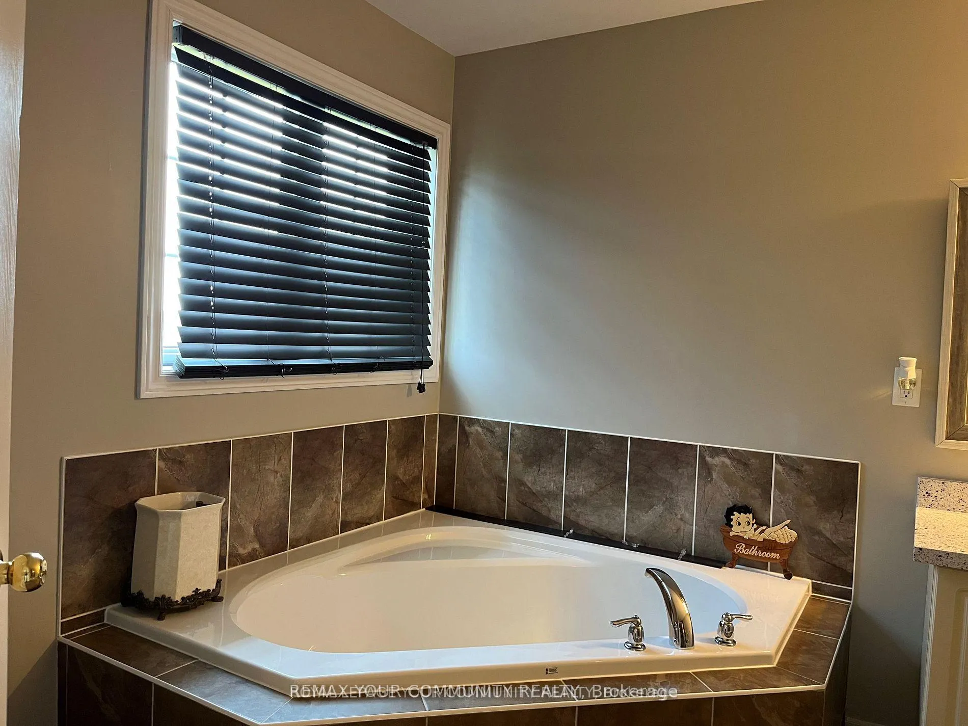 Photo 27 of 5 Sorgenti Drive, Vaughan, Vellore Village — HOMEH