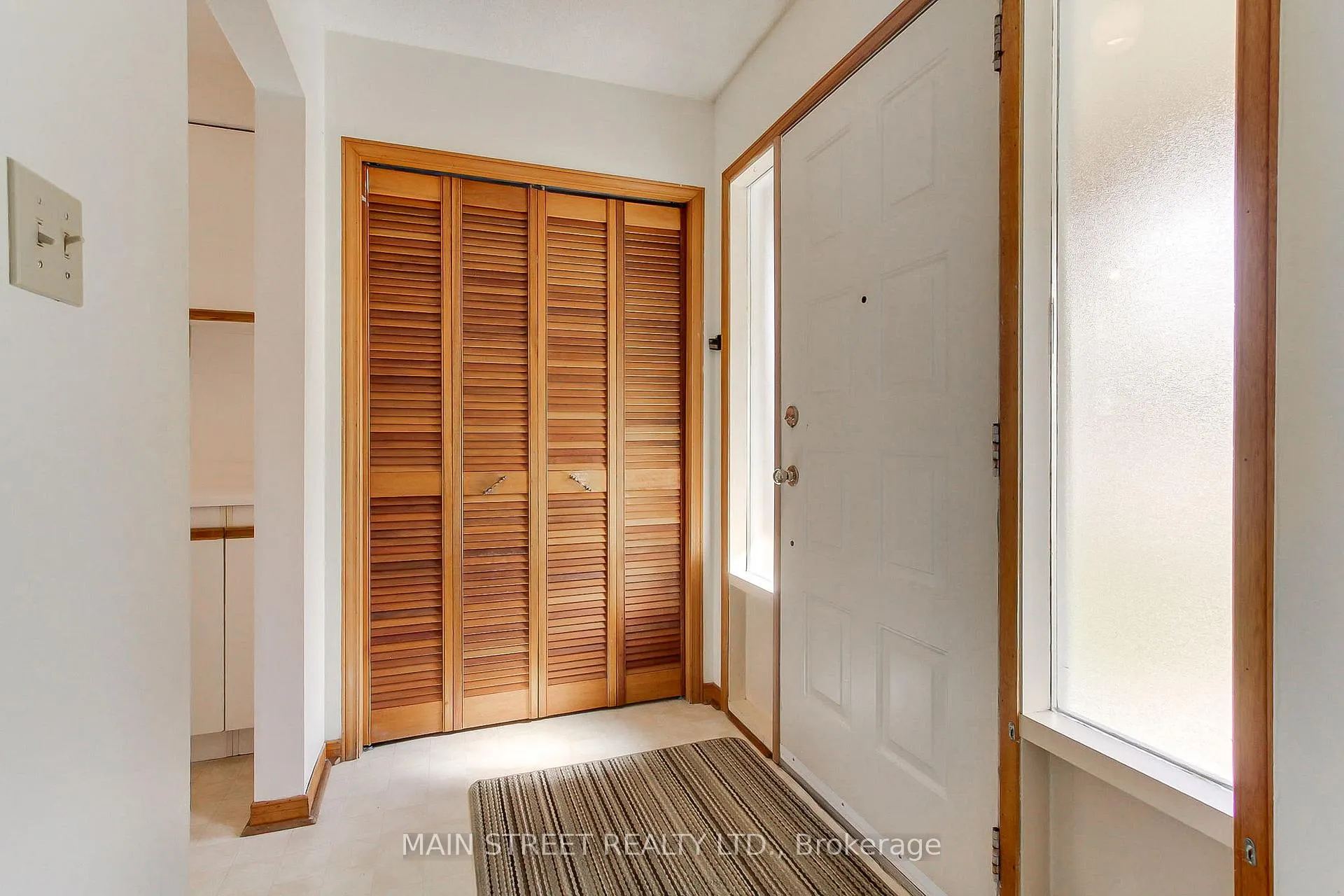 Photo 3 of 189 Browning Trail, Barrie, Letitia Heights — HOMEH