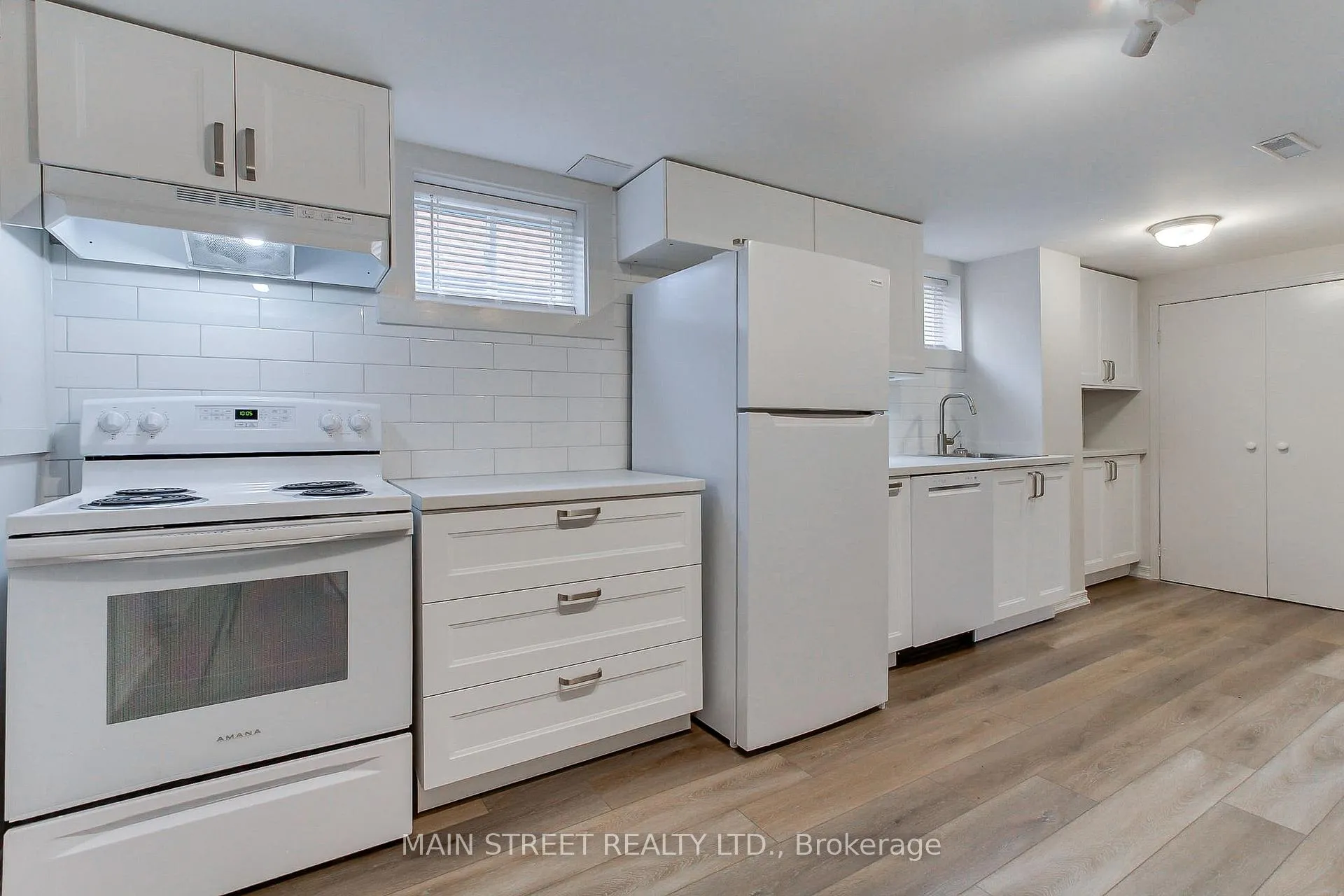 Photo 16 of 189 Browning Trail, Barrie, Letitia Heights — HOMEH