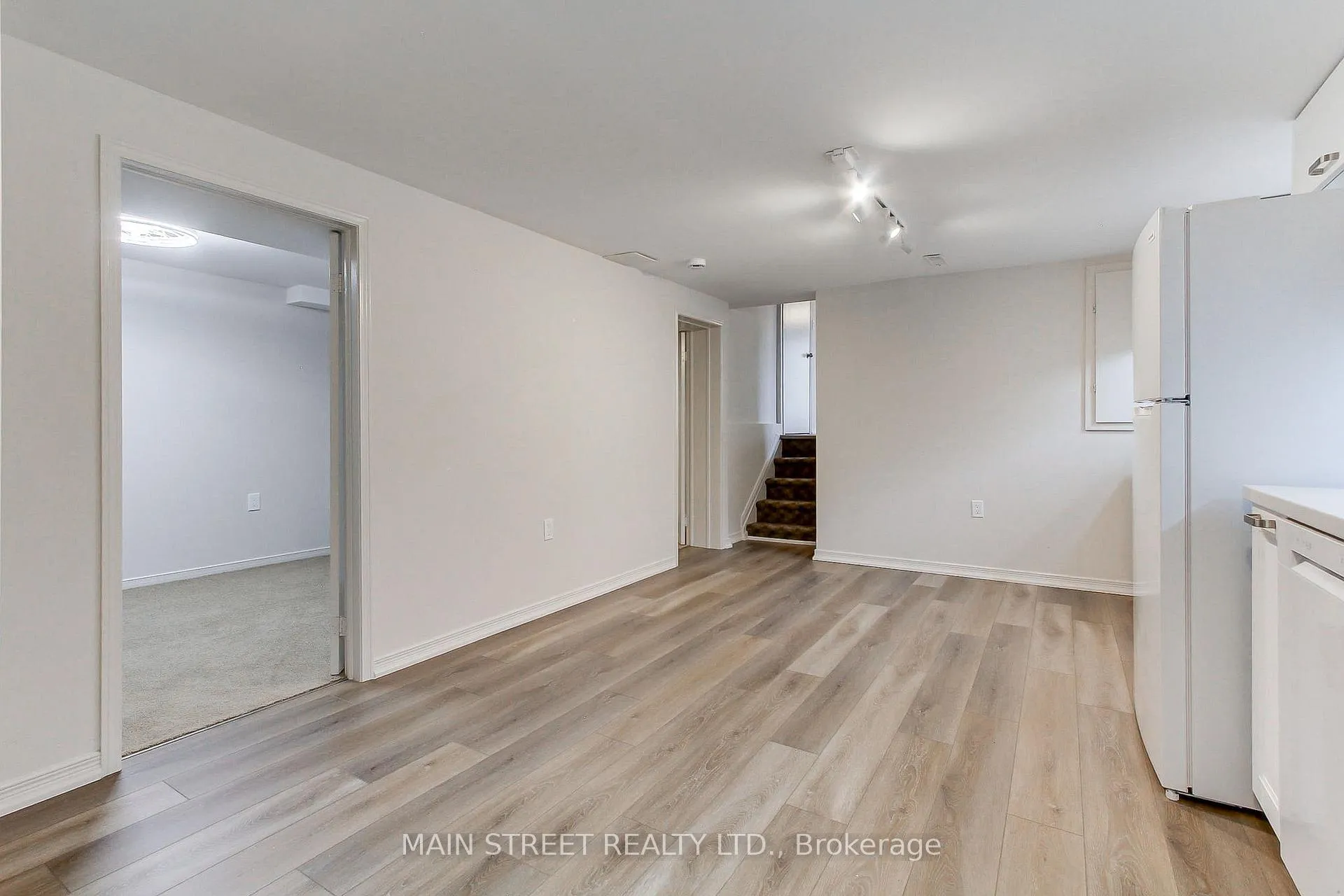 Photo 17 of 189 Browning Trail, Barrie, Letitia Heights — HOMEH