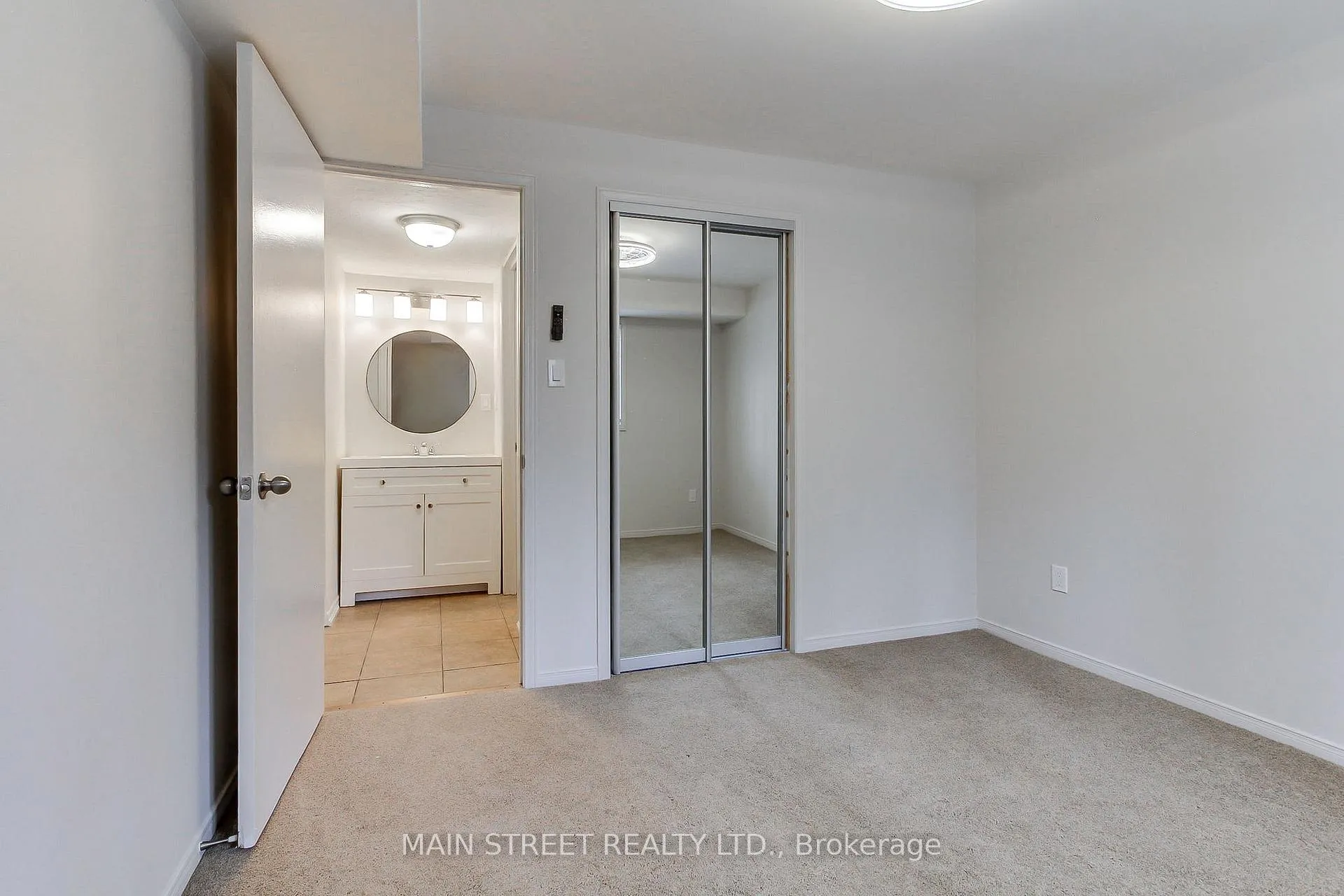 Photo 18 of 189 Browning Trail, Barrie, Letitia Heights — HOMEH